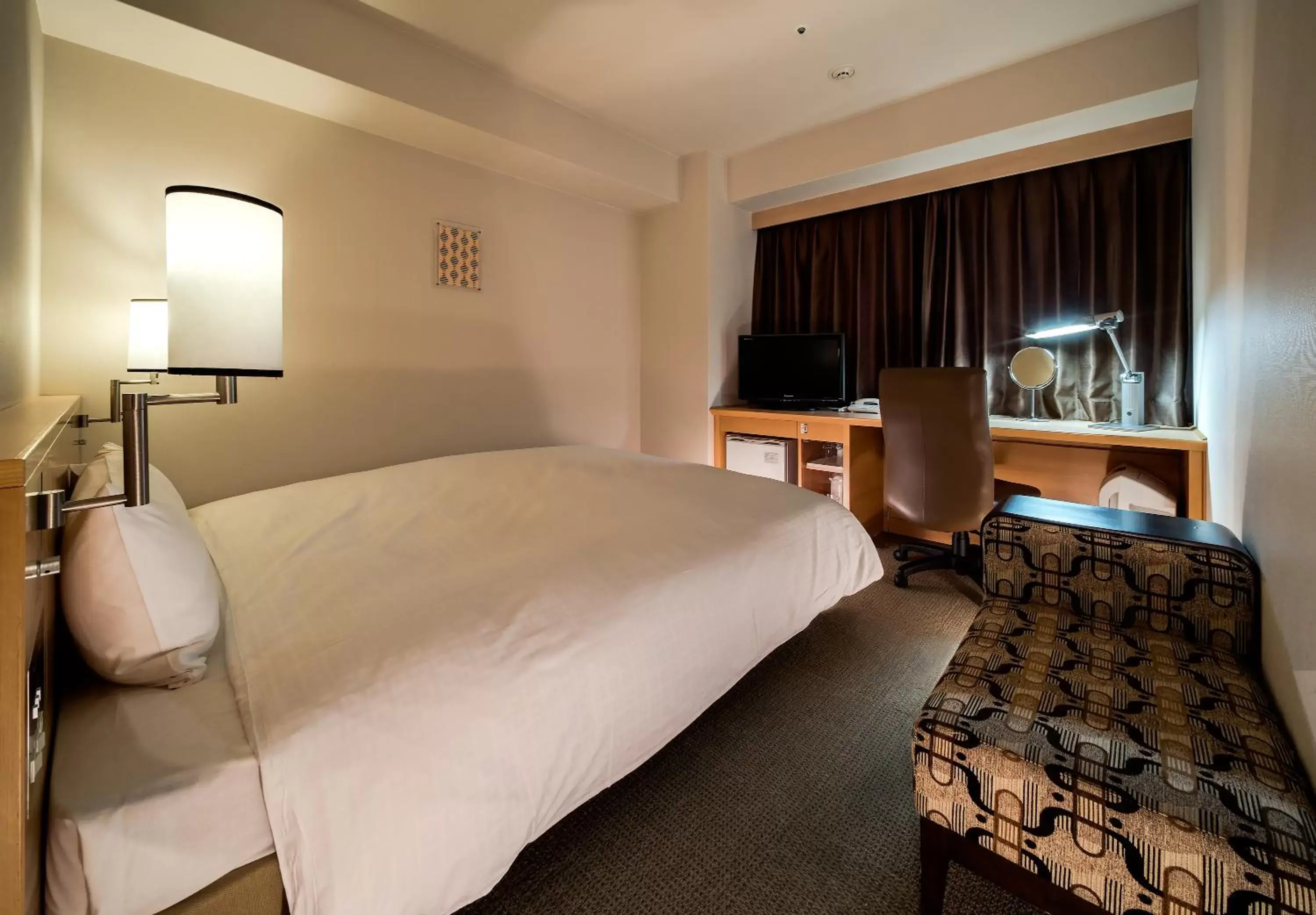 Standard Queen Room - Smoking in Daiwa Roynet Hotel Hiroshima Standard Queen Room - Smoking in Daiwa Roynet Hotel Hiroshima