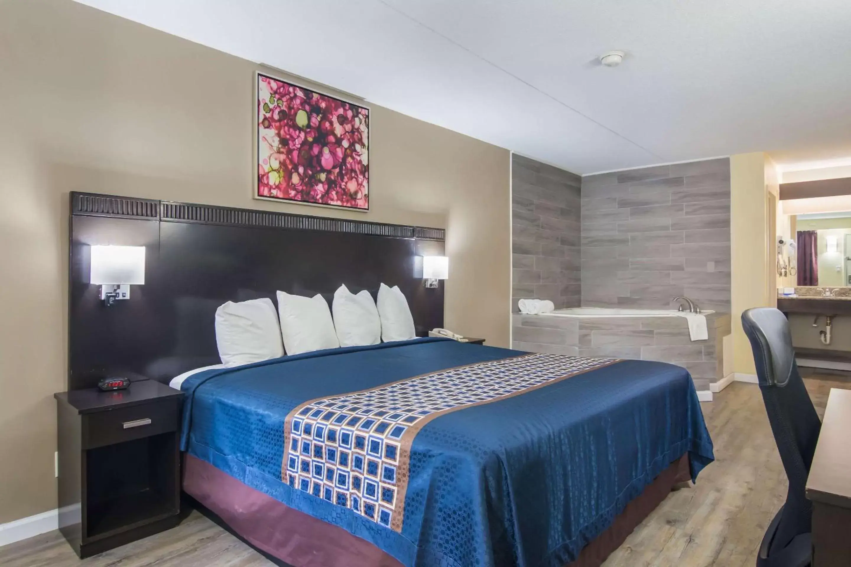 King Suite with Spa Bath in Rodeway Inn & Suites Monroeville-Pittsburgh King Suite with Spa Bath in Rodeway Inn & Suites Monroeville-Pittsburgh