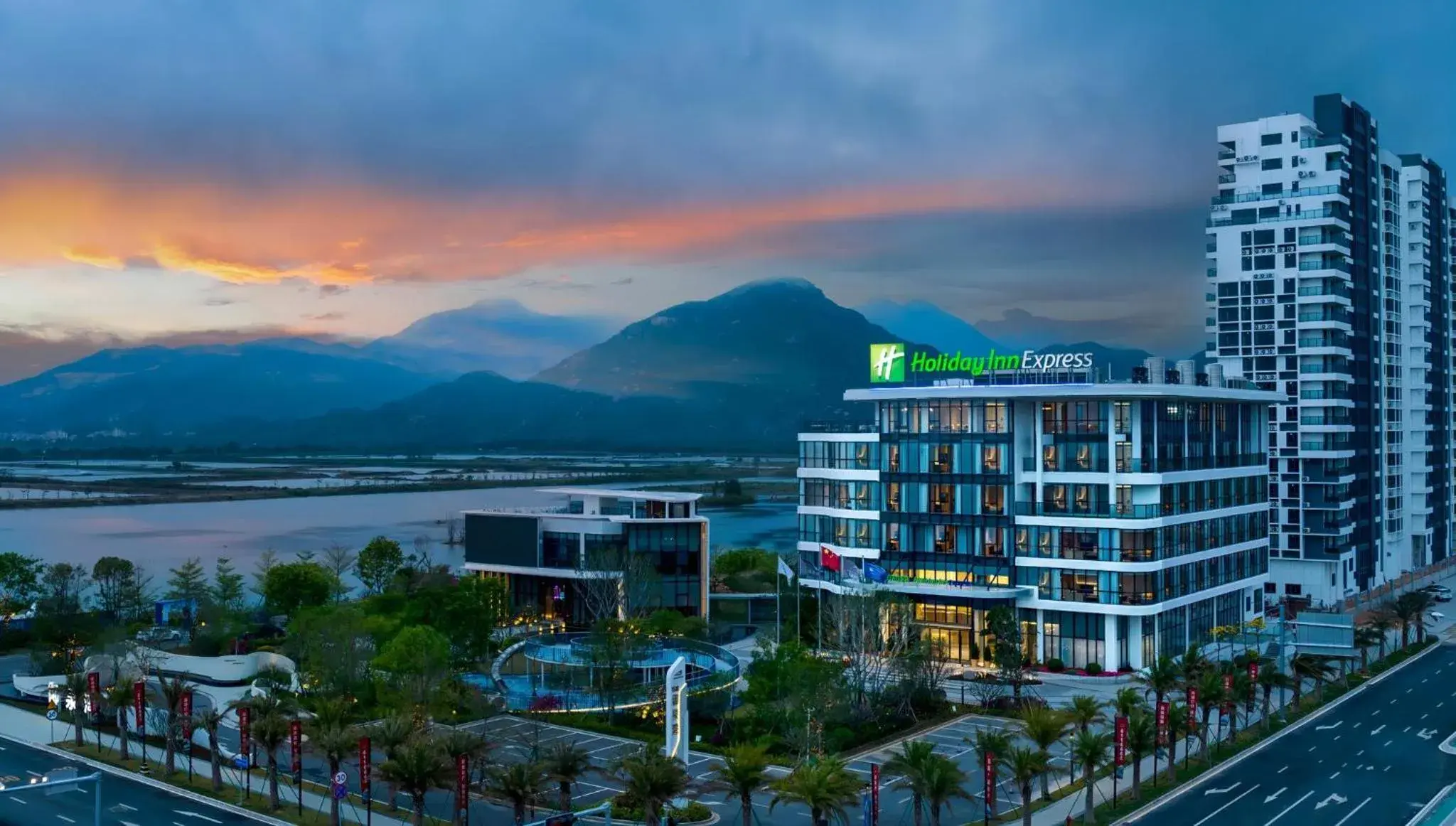 Holiday Inn Express Jiangmen Yinhu Bay by IHG Holiday Inn Express Jiangmen Yinhu Bay by IHG