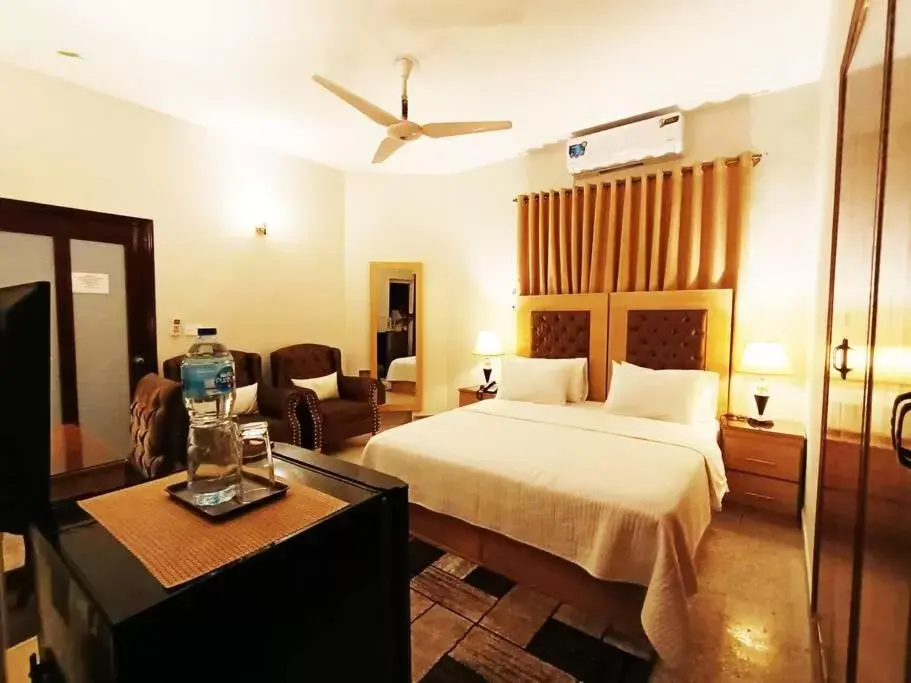 Double Room with Private Bathroom in Grand Peace House II Double Room with Private Bathroom in Grand Peace House II