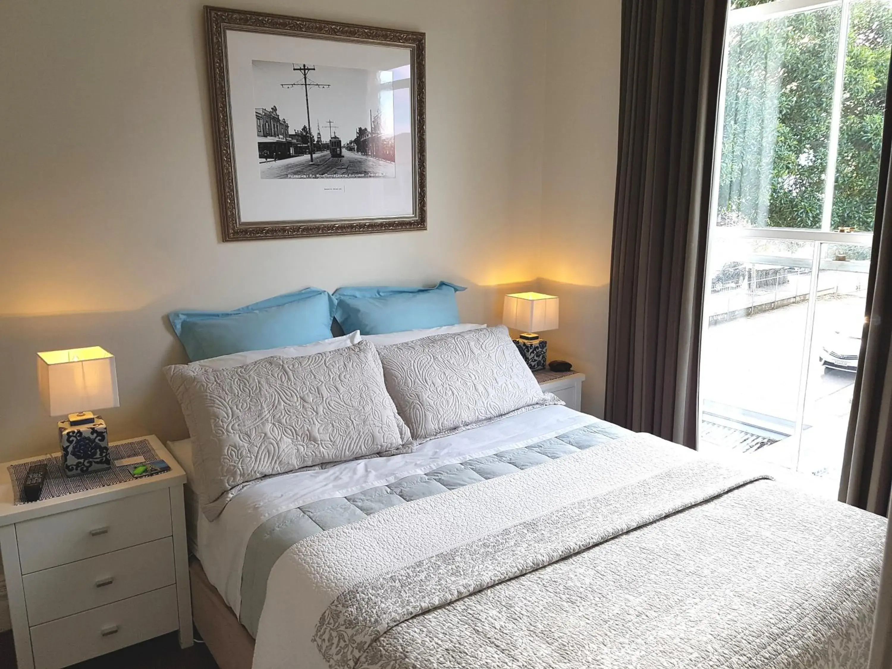 Standard Queen Room in Ponsonby Manor Standard Queen Room in Ponsonby Manor