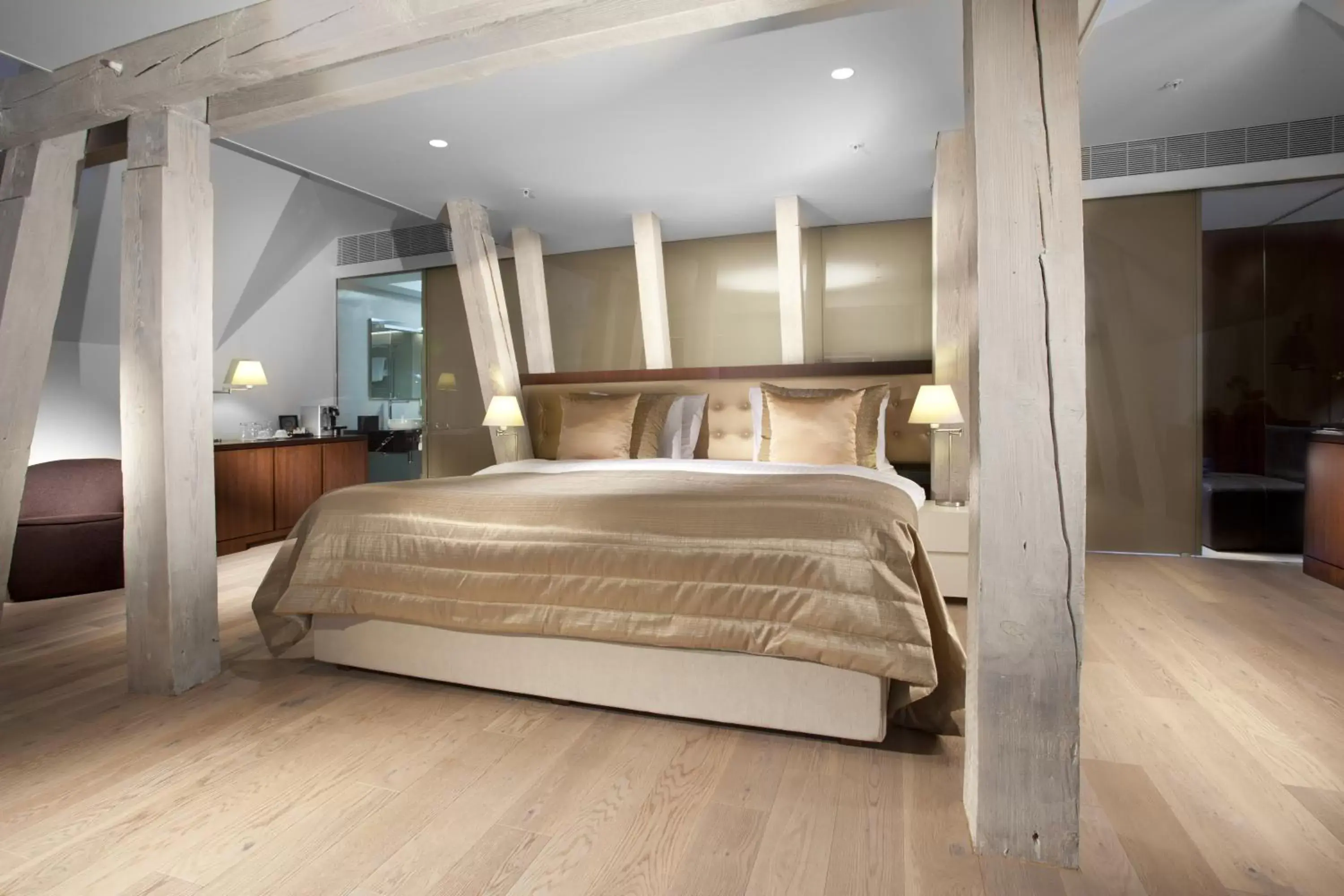 Tower Duplex Suite with Lounge and Spa Access in Hotel KINGS COURT Tower Duplex Suite with Lounge and Spa Access in Hotel KINGS COURT