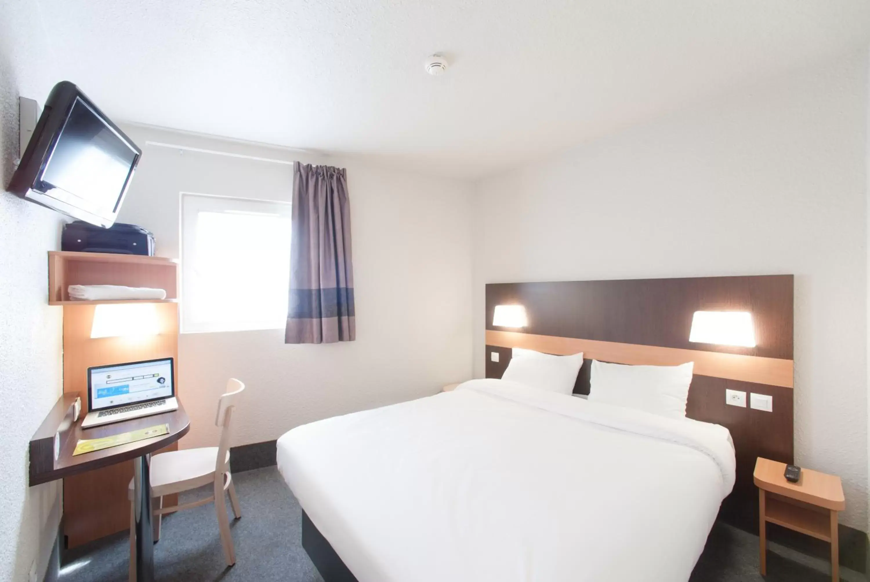 B&B HOTEL Nîmes Centre Arènes B&B HOTEL Nîmes Centre Arènes