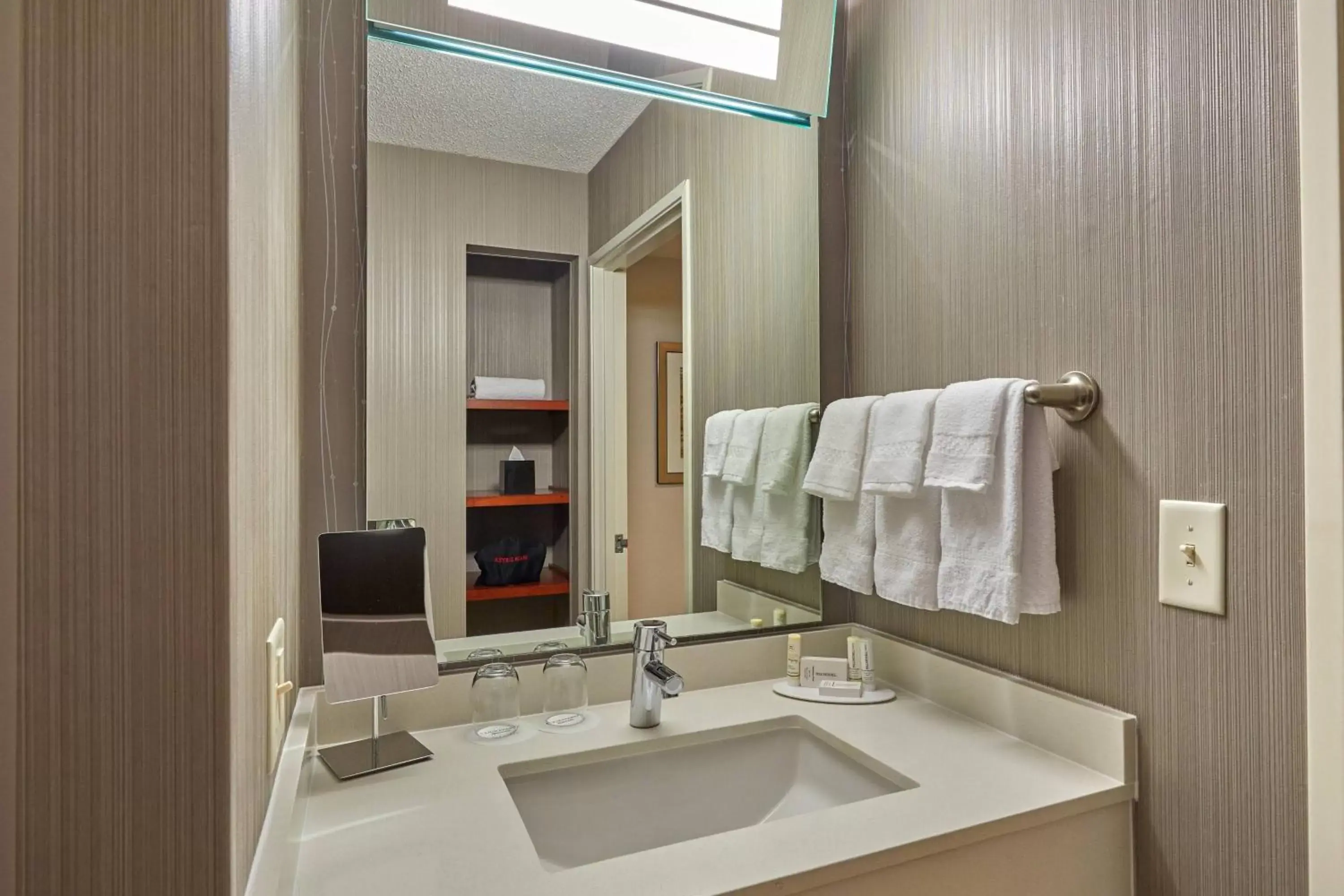 Suite, 1 King, Sofa bed in Courtyard by Marriott Eugene Springfield Suite, 1 King, Sofa bed in Courtyard by Marriott Eugene Springfield