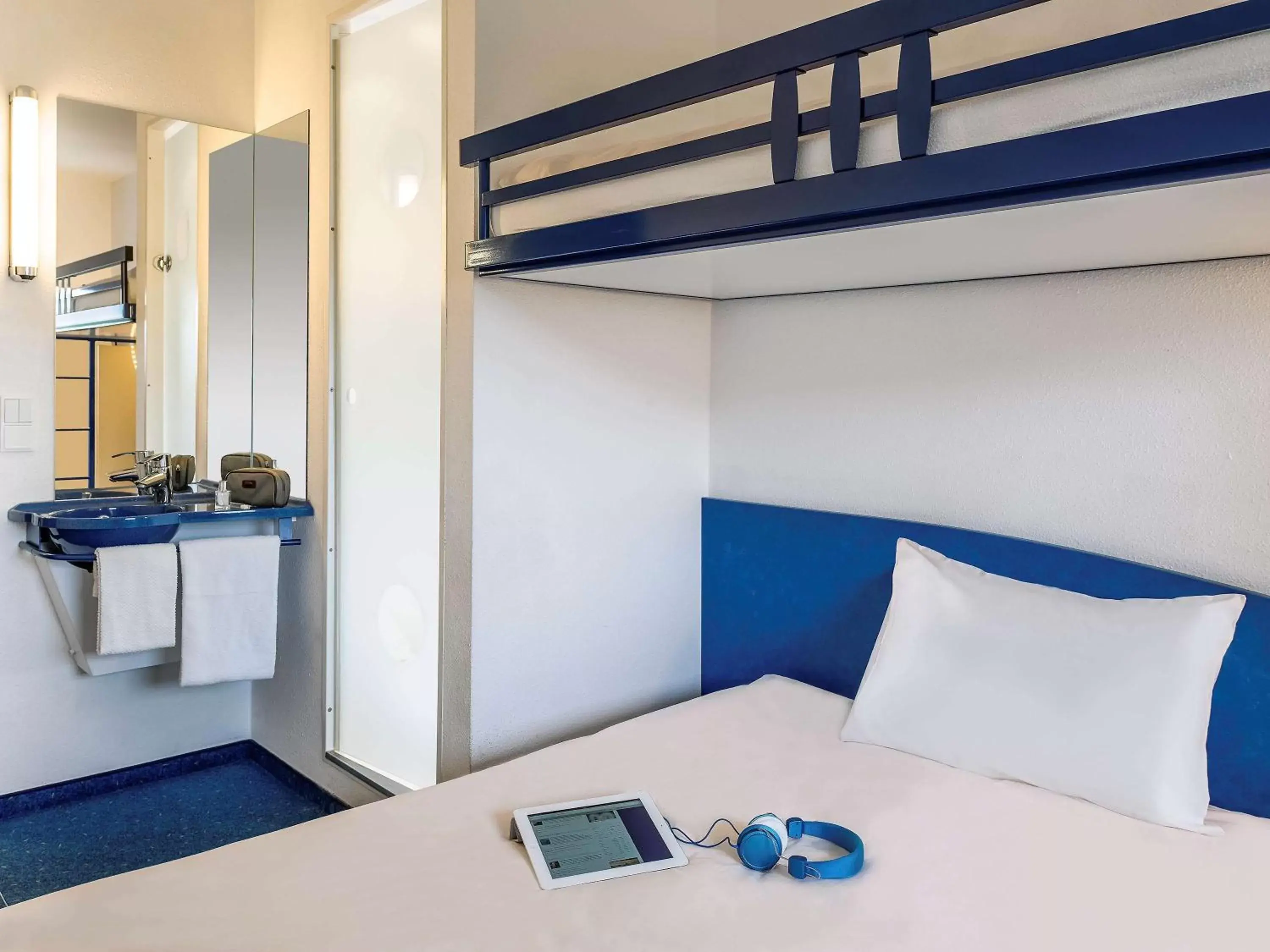 Standard Triple Room in ibis budget Bar le Duc Standard Triple Room in ibis budget Bar le Duc