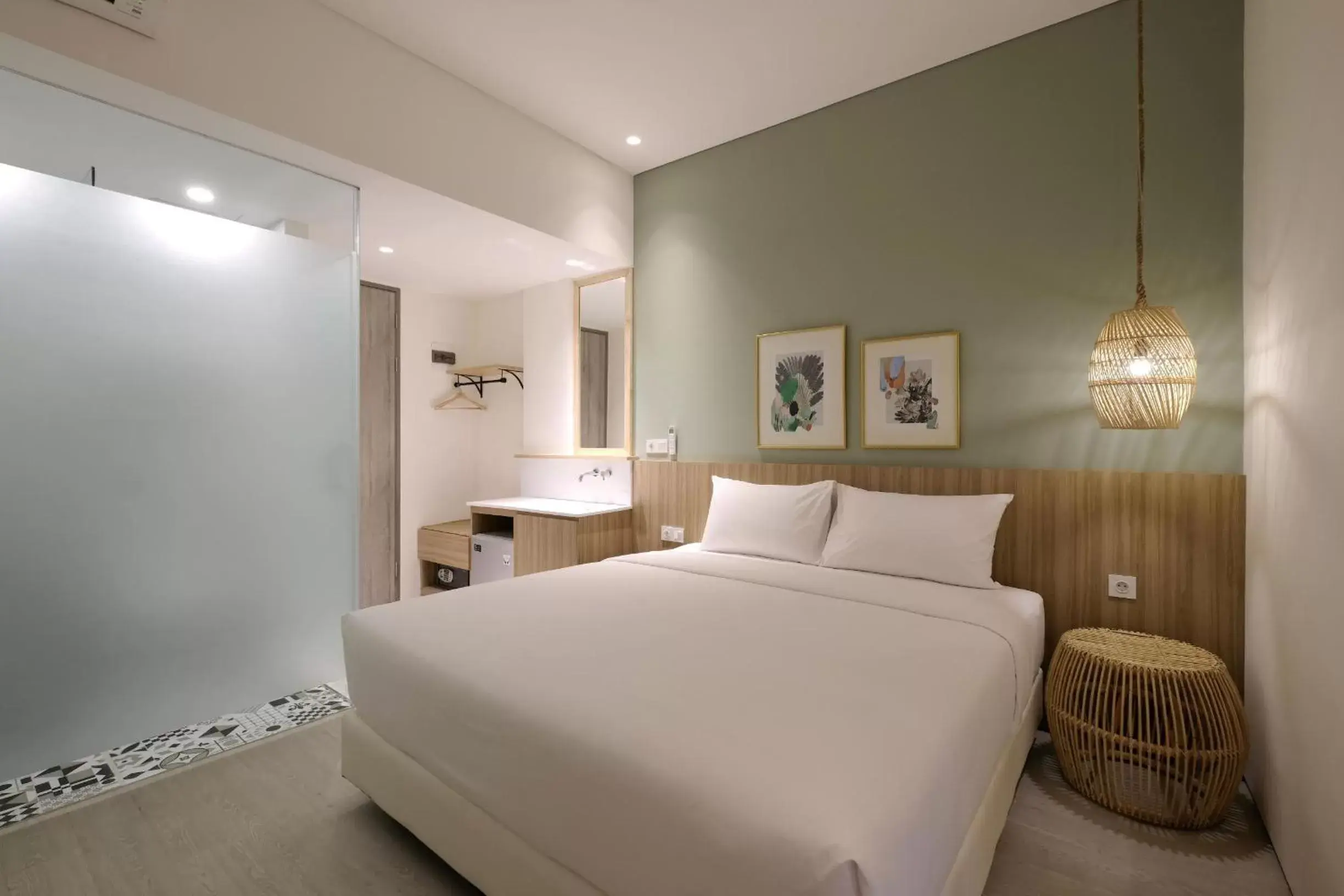 Superior Queen Room in La Boheme, Rooms and Coffee Superior Queen Room in La Boheme, Rooms and Coffee