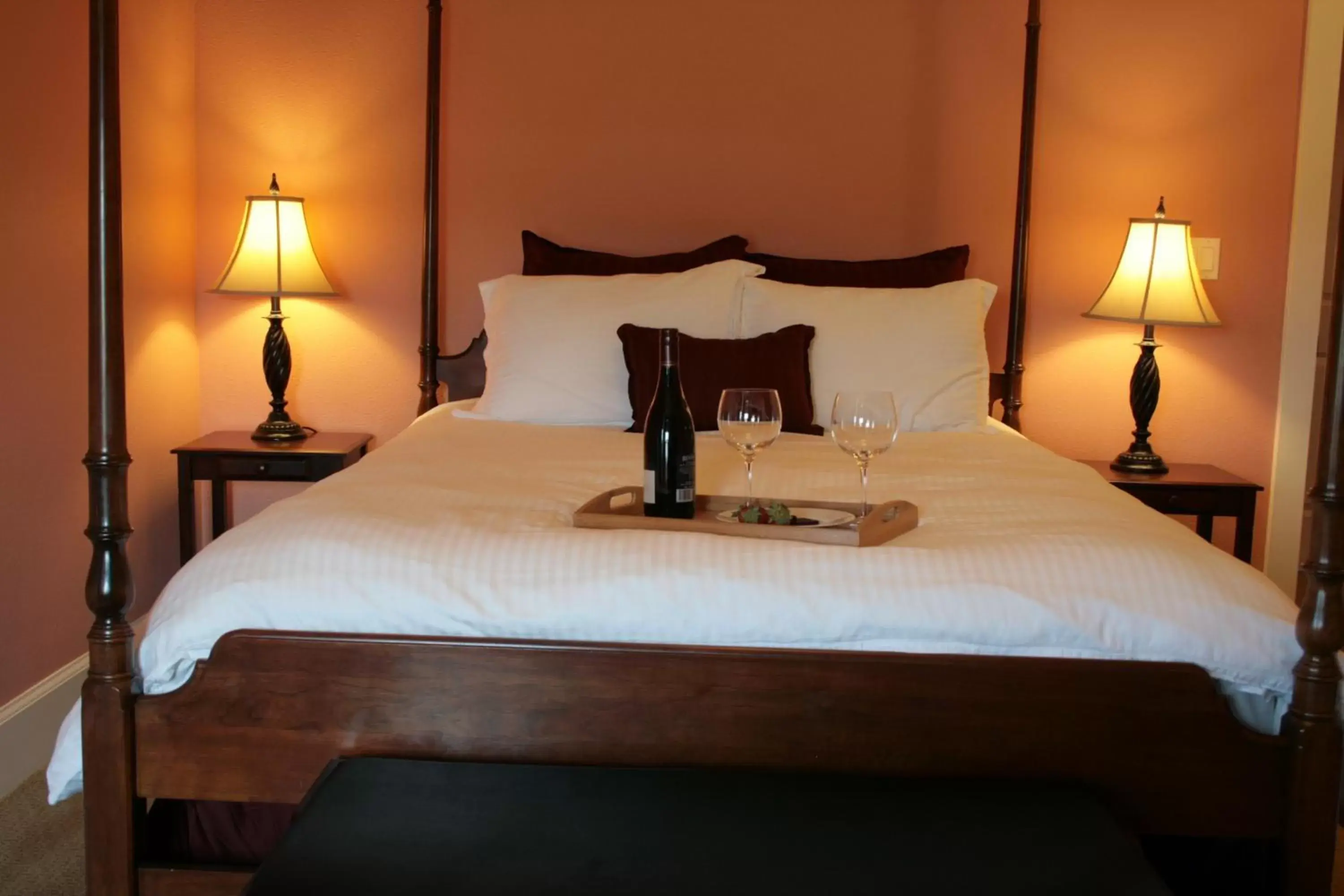 Queen Room in La Bastide Bed and Breakfast Queen Room in La Bastide Bed and Breakfast