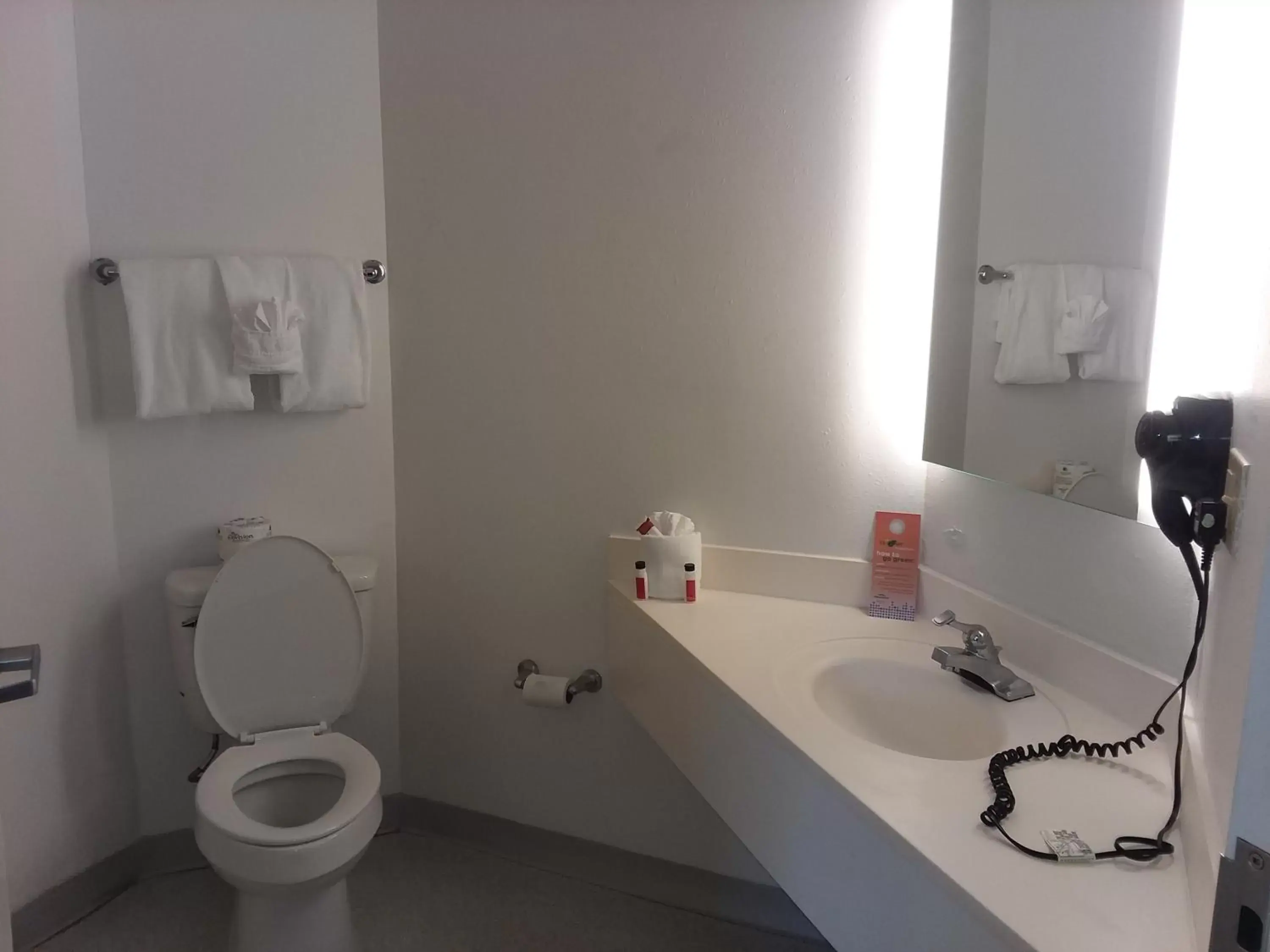 Standard Queen Room - Non-Smoking in Howard Johnson by Wyndham Tifton GA I-75 Standard Queen Room - Non-Smoking in Howard Johnson by Wyndham Tifton GA I-75