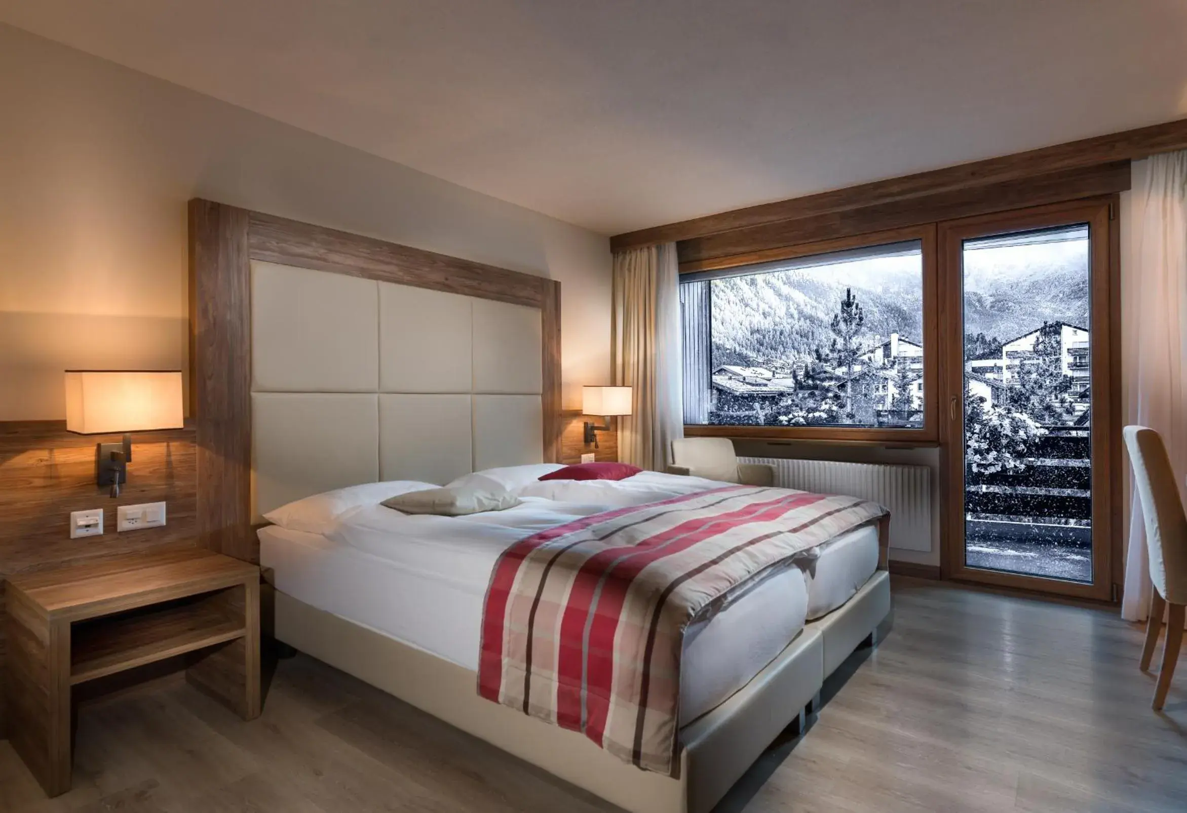 Twin Room with Matterhorn View in Hotel Ambassador Zermatt Twin Room with Matterhorn View in Hotel Ambassador Zermatt