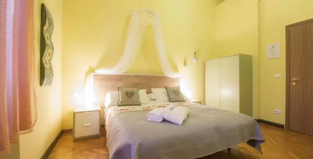 Double or Twin Room with Private External Bathroom in Ridolfi Guest House Double or Twin Room with Private External Bathroom in Ridolfi Guest House