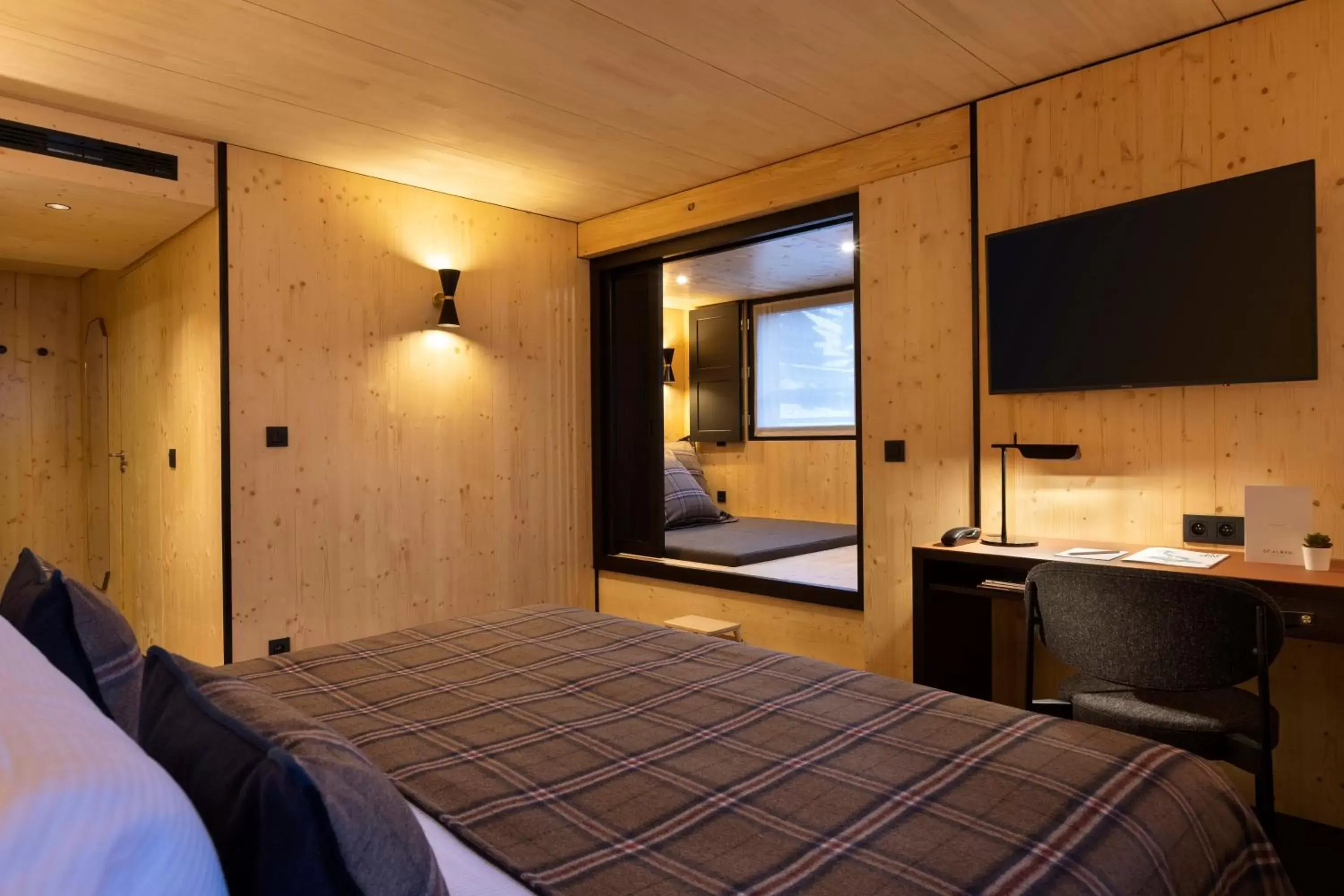 Deluxe Room in St-Alban Hotel & Spa Deluxe Room in St-Alban Hotel & Spa