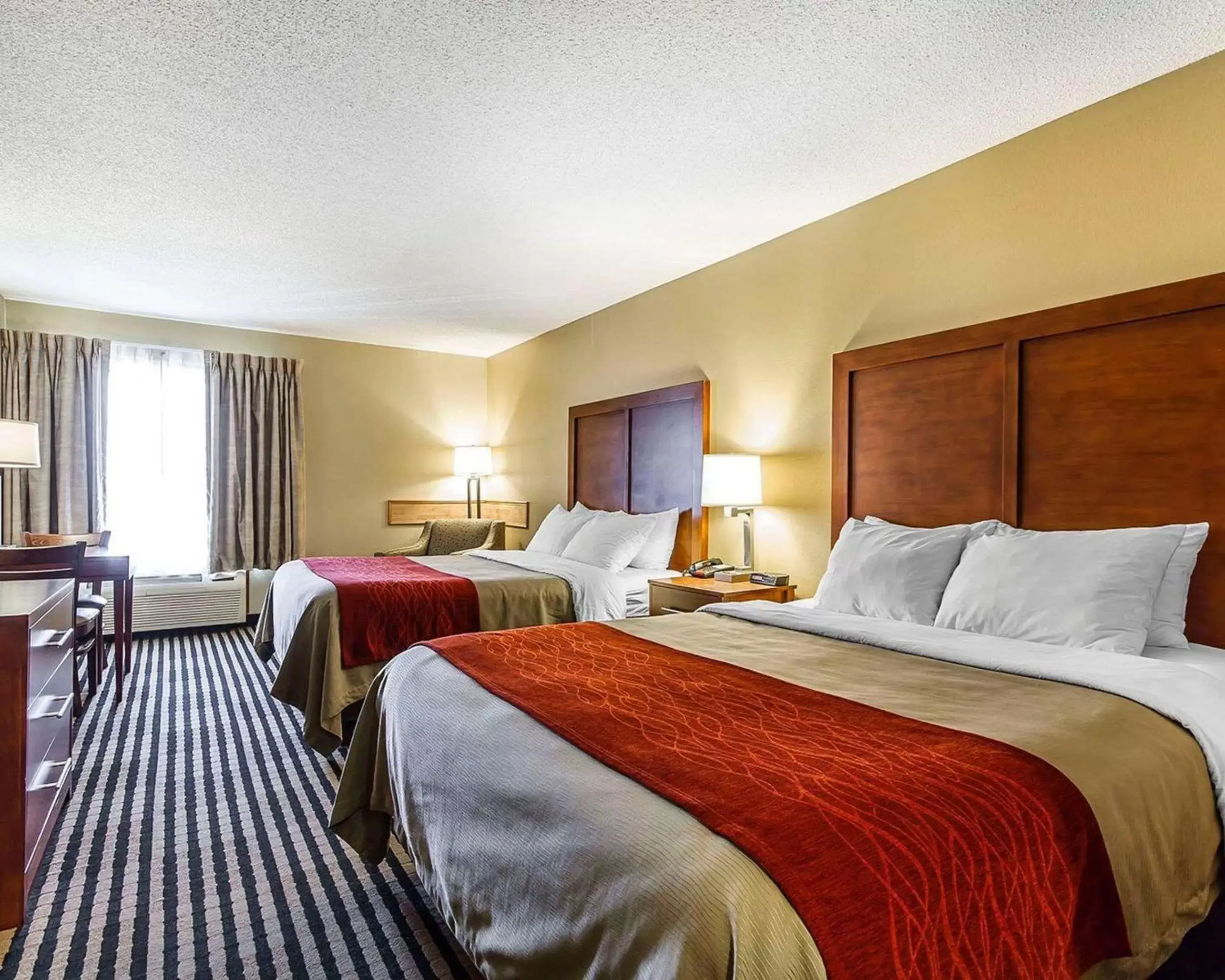 Queen Room with Two Queen Beds - Non-Smoking in Comfort Inn Owatonna near Medical Center Queen Room with Two Queen Beds - Non-Smoking in Comfort Inn Owatonna near Medical Center