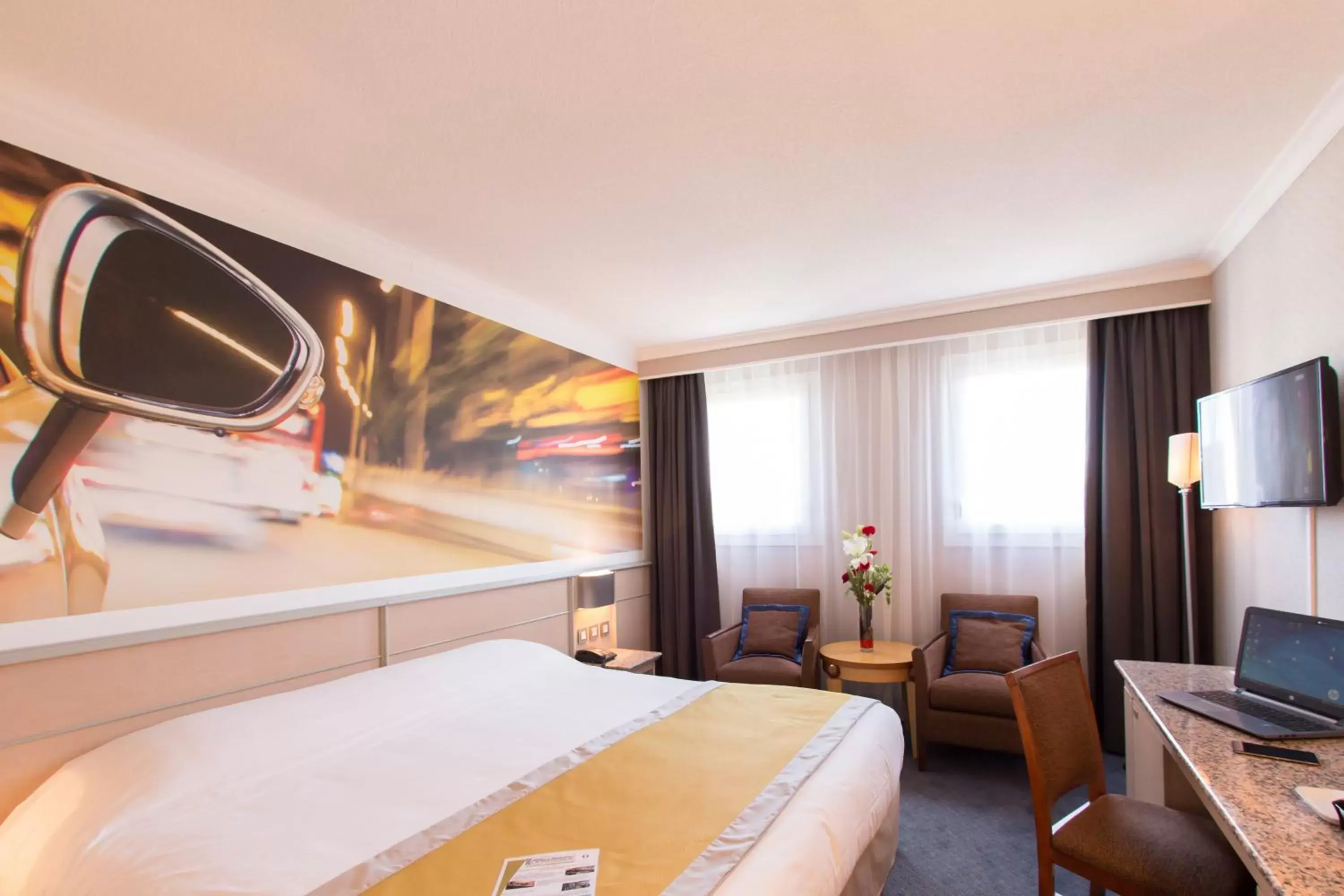 Superior Double Room in Hotel Le Paddock Superior Double Room in Hotel Le Paddock