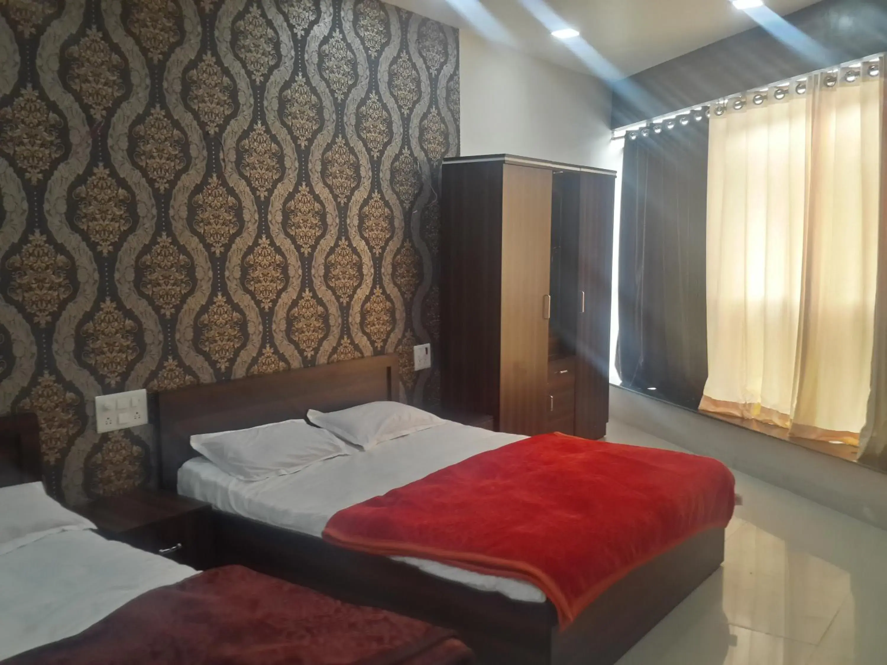 Family Room (AC) in Hotel Holiday Era Opposite Railway Station Family Room (AC) in Hotel Holiday Era Opposite Railway Station