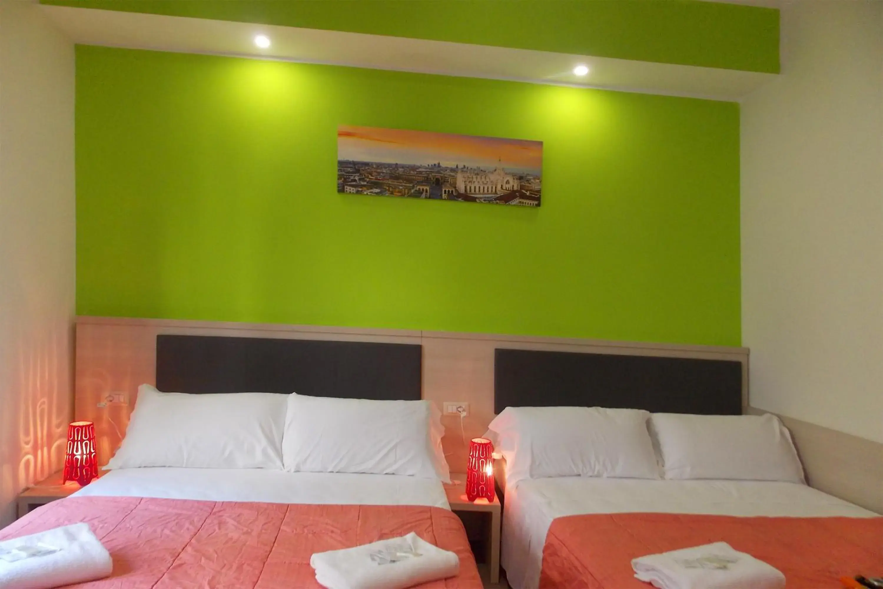 Basic Triple Room with Shared Bathroom in Hotel Midtown Milano Basic Triple Room with Shared Bathroom in Hotel Midtown Milano