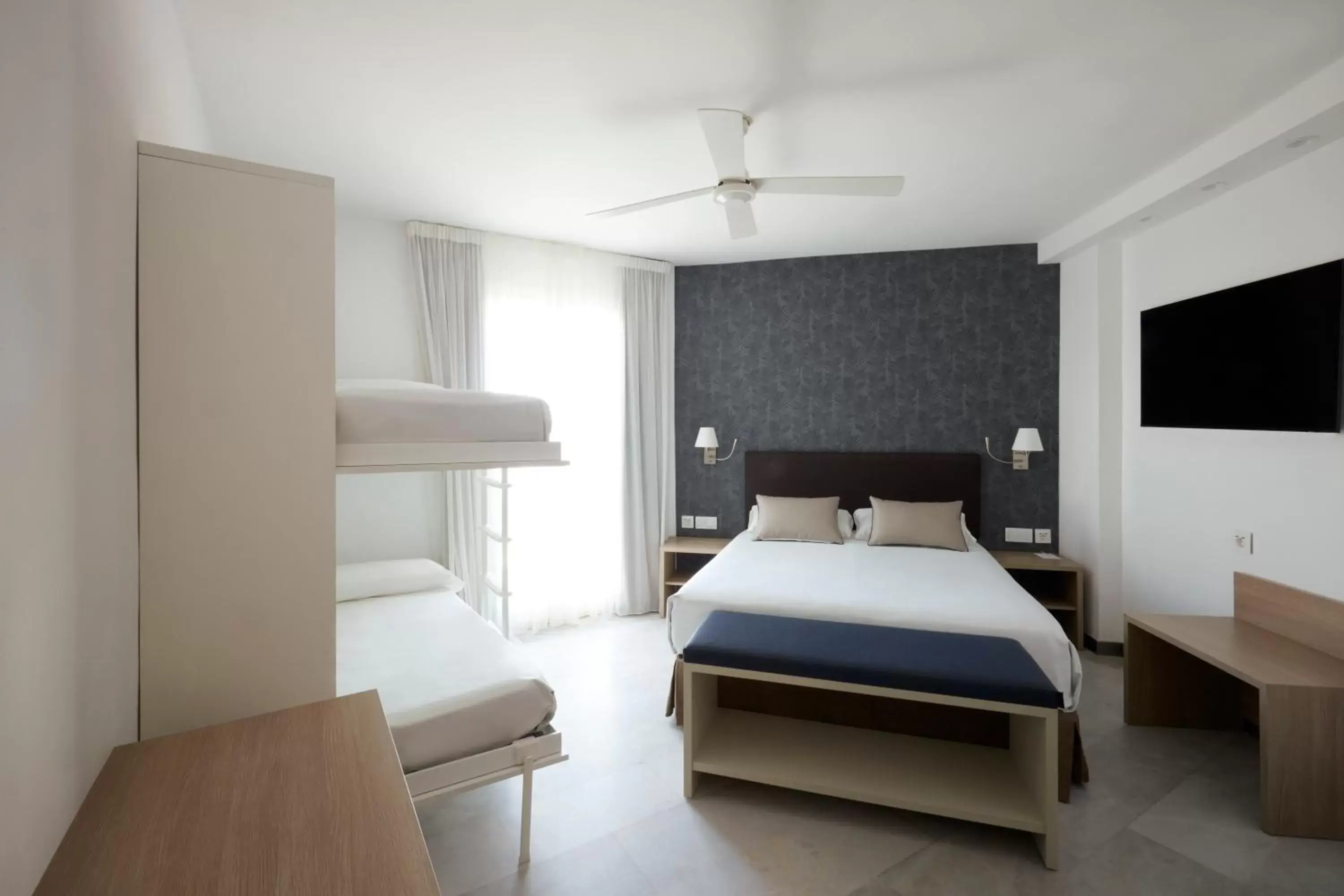 Terrace Garden Family Room in Catalonia Mirador des Port Terrace Garden Family Room in Catalonia Mirador des Port