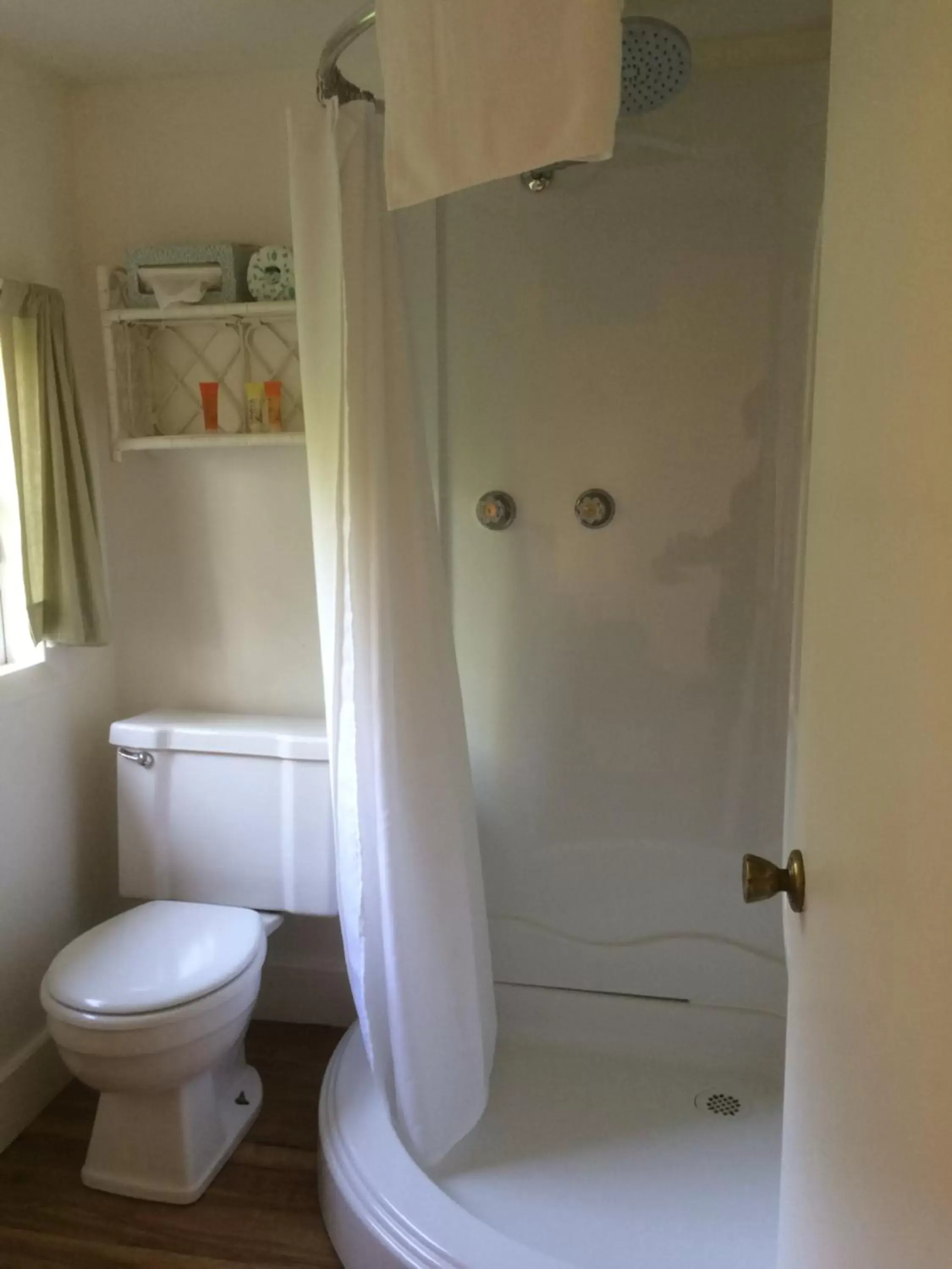 Economy Double Room in Harwood Hill Motel Economy Double Room in Harwood Hill Motel