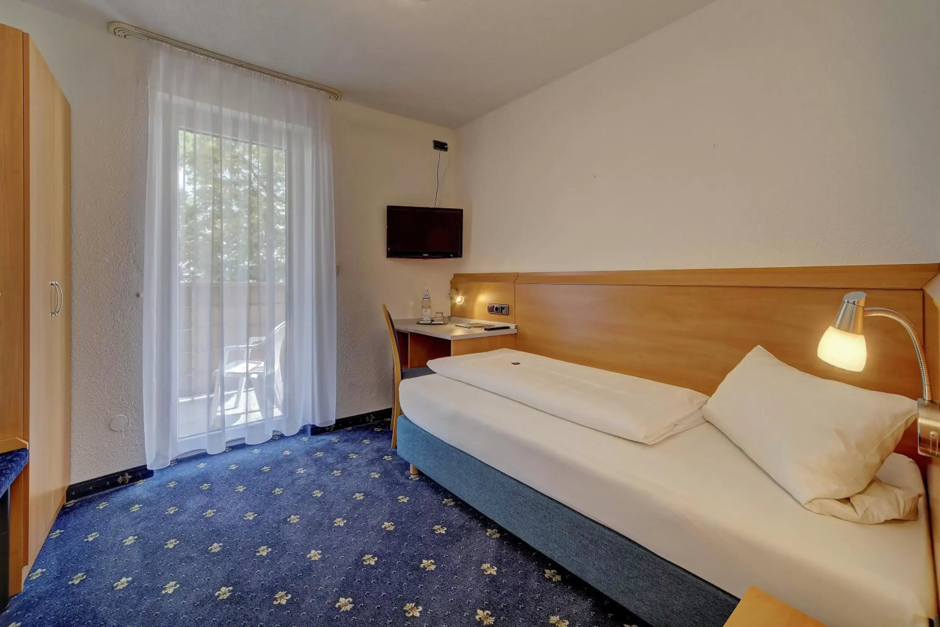 Single Room with Balcony - single occupancy in Hotel Post Single Room with Balcony - single occupancy in Hotel Post