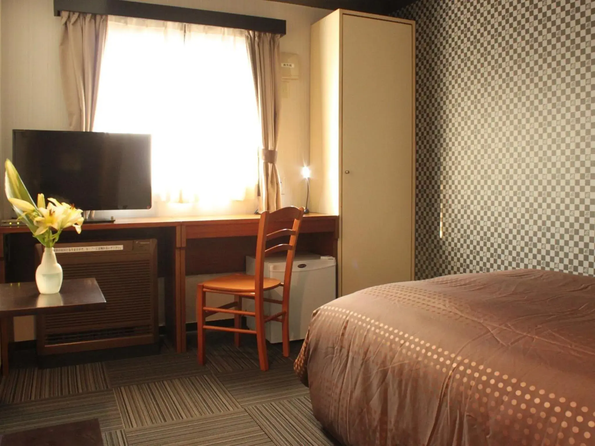 Double Room with Small Double Bed - single occupancy - Non-Smoking in HOTEL LiVEMAX BUDGET Tokyo Hamura Ekimae Double Room with Small Double Bed - single occupancy - Non-Smoking in HOTEL LiVEMAX BUDGET Tokyo Hamura Ekimae