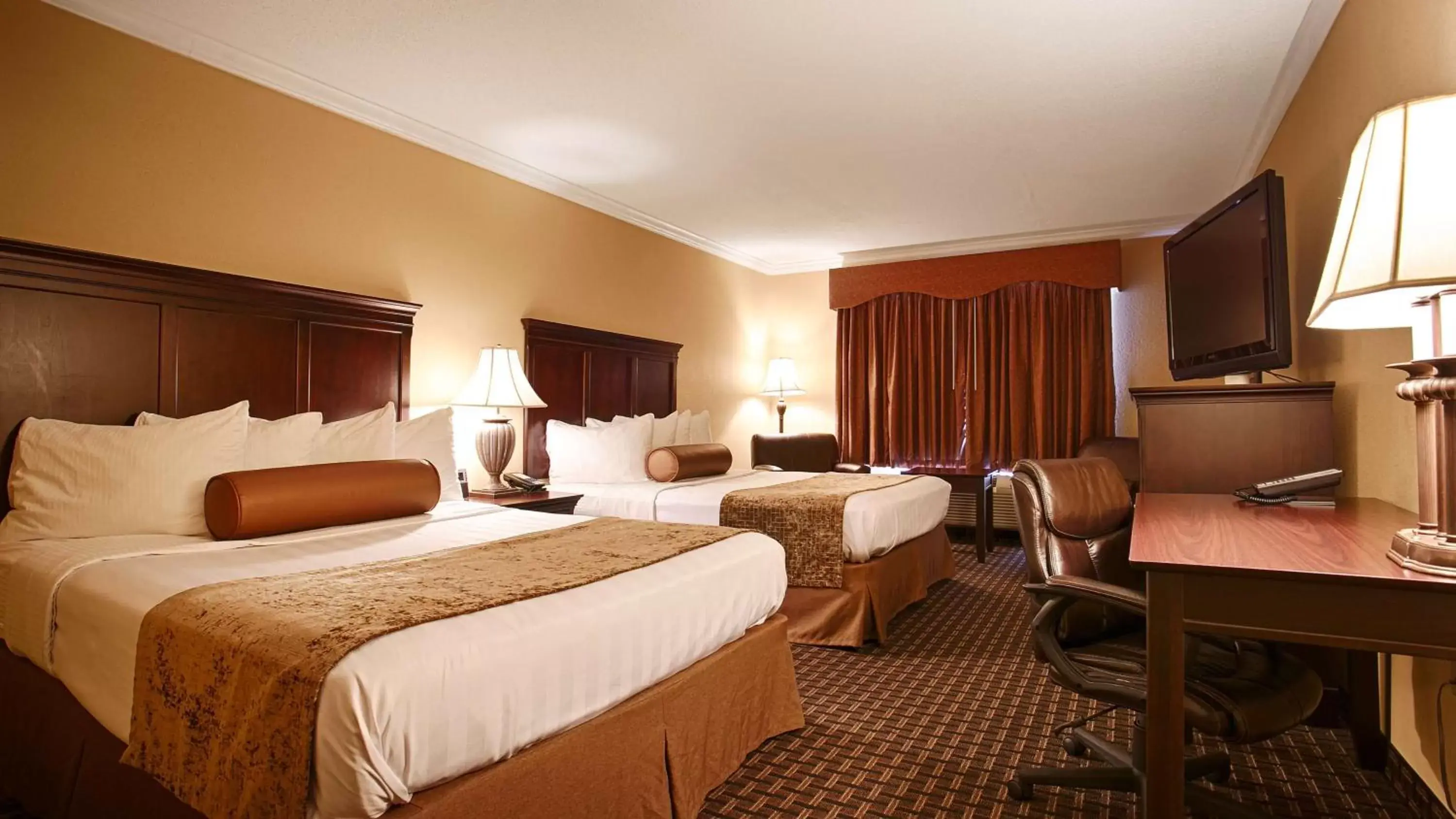 Queen Room with Two Queen Beds with Roll-In Shower - Disability Access/Non-Smoking in Best Western Plus Southpark Inn & Suites Queen Room with Two Queen Beds with Roll-In Shower - Disability Access/Non-Smoking in Best Western Plus Southpark Inn & Suites