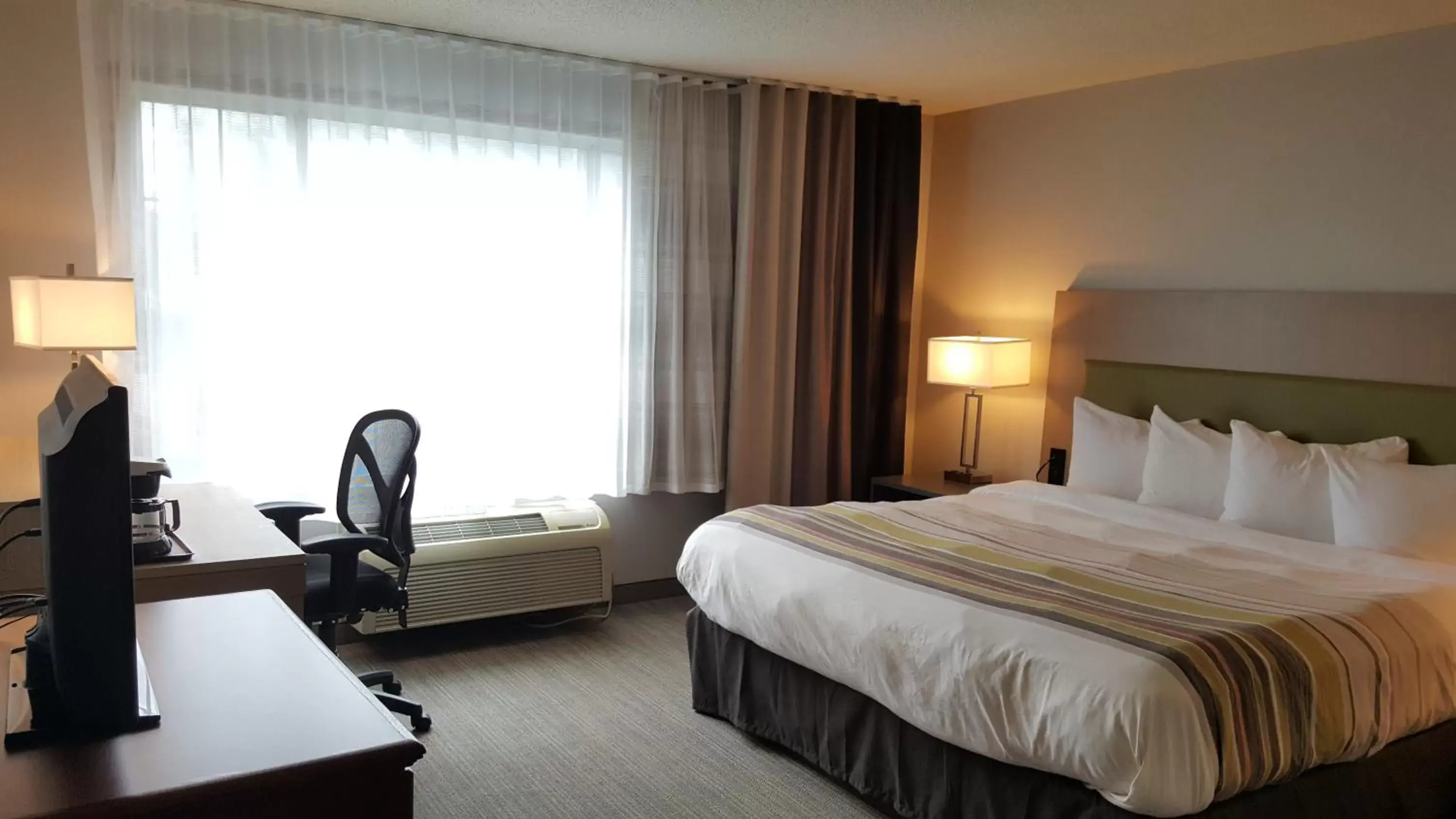 King Room - Non-Smoking in Country Inn & Suites by Radisson, Elk River, MN King Room - Non-Smoking in Country Inn & Suites by Radisson, Elk River, MN