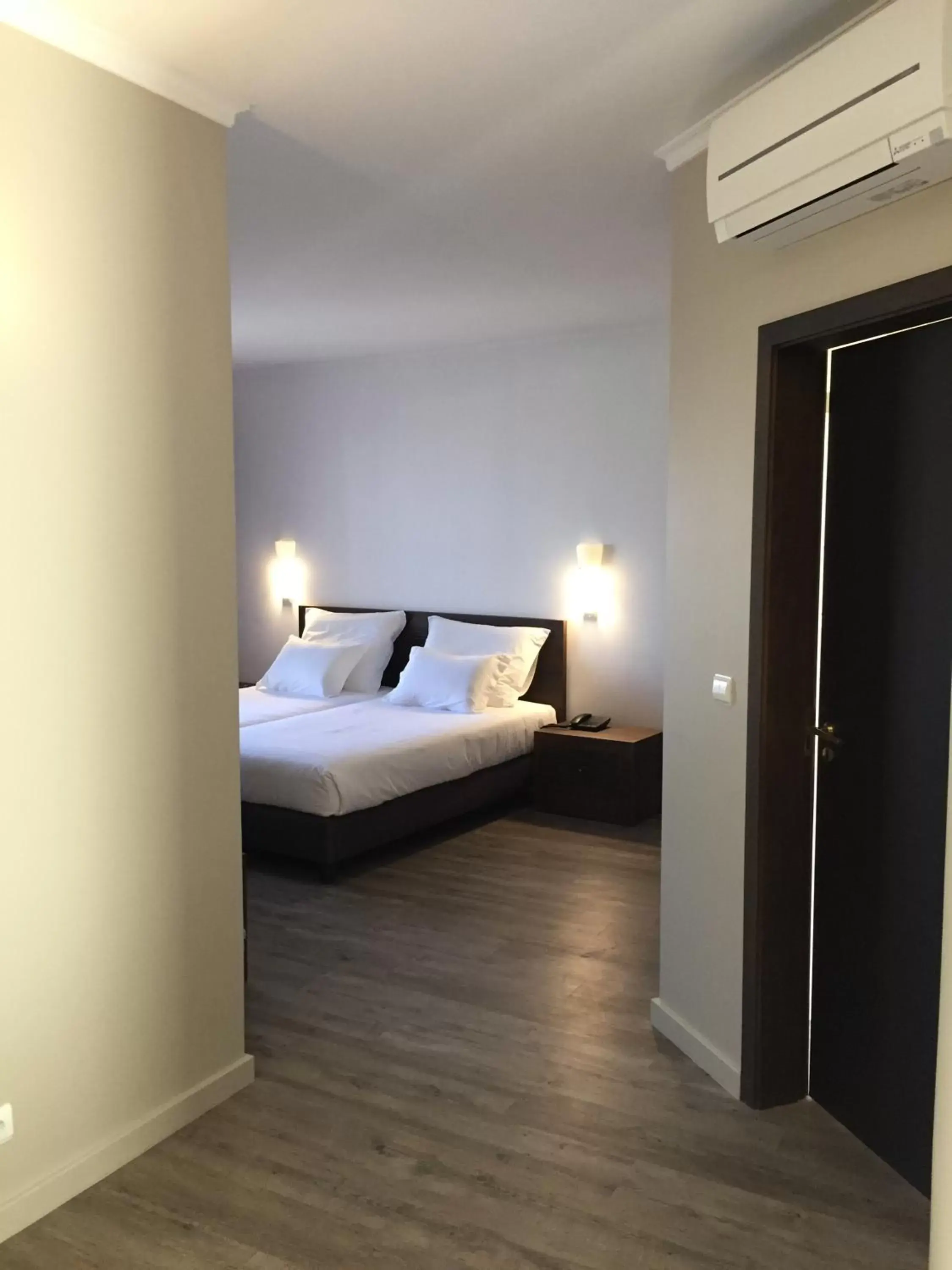 Twin Room with Extra Bed in Hotel Euro Moniz Twin Room with Extra Bed in Hotel Euro Moniz