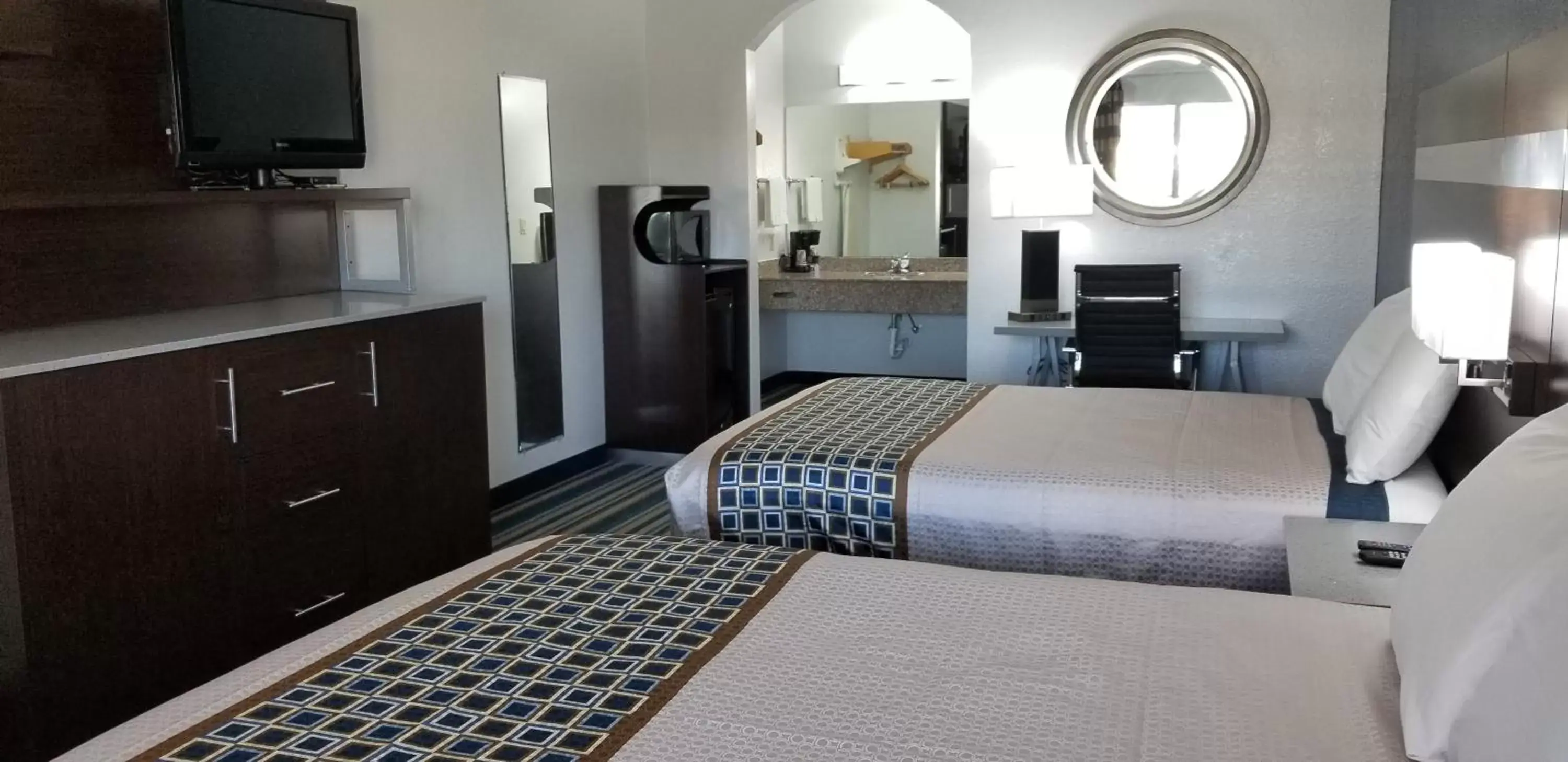 Standard Queen Room with Two Queen Beds in HomeBridge Inn and Suites Standard Queen Room with Two Queen Beds in HomeBridge Inn and Suites