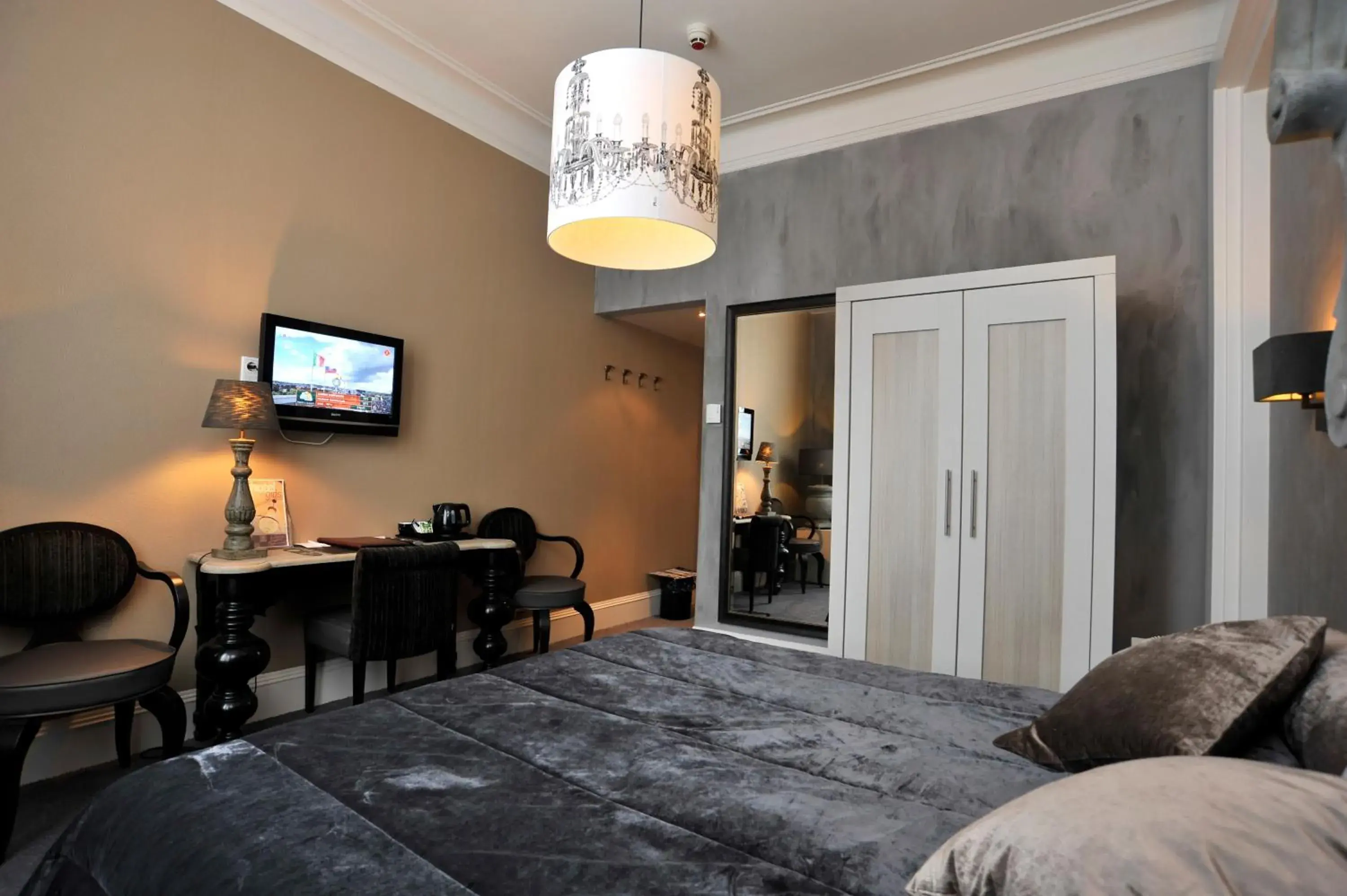 Superior Theme Room - 2 Single Beds in Golden Tulip West Ende Superior Theme Room - 2 Single Beds in Golden Tulip West Ende