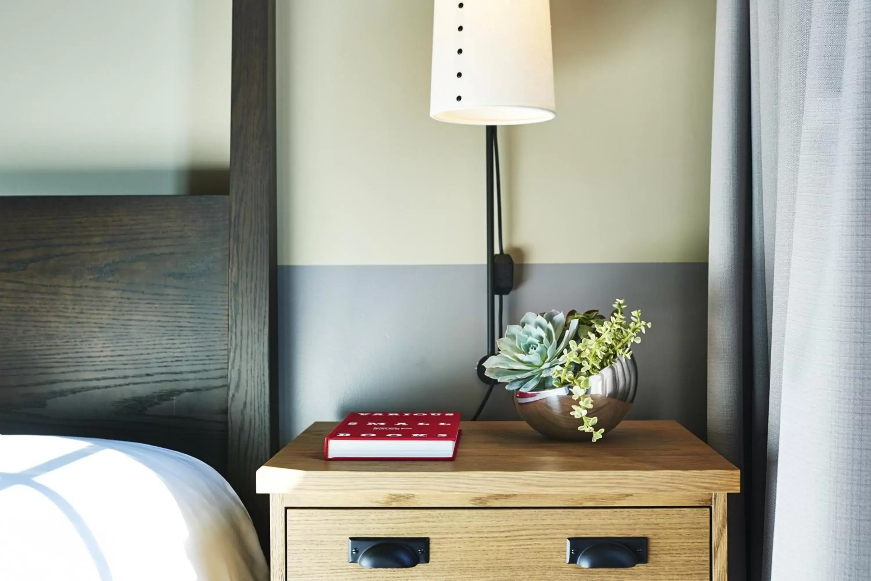 Deluxe King Room in The Hollywood Roosevelt Deluxe King Room in The Hollywood Roosevelt