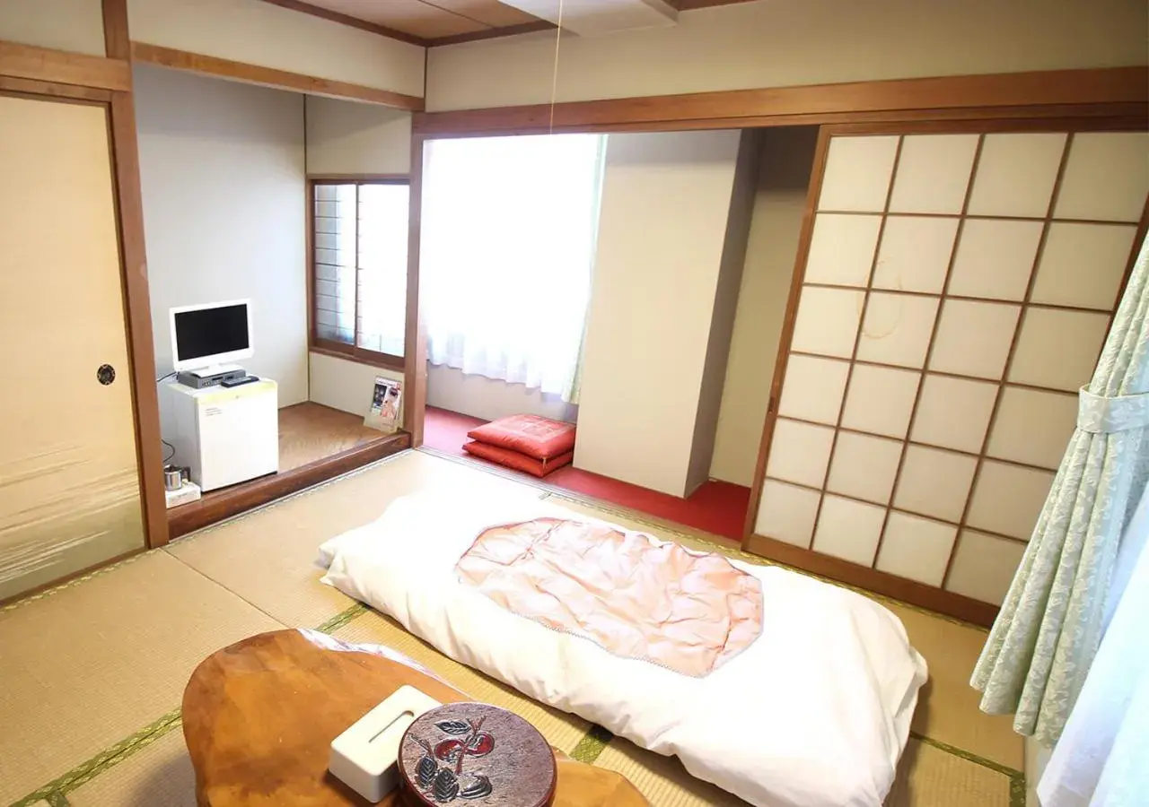Japanese-Style Twin Room in Royal Inn Shinyamaguchi Ekimae Japanese-Style Twin Room in Royal Inn Shinyamaguchi Ekimae
