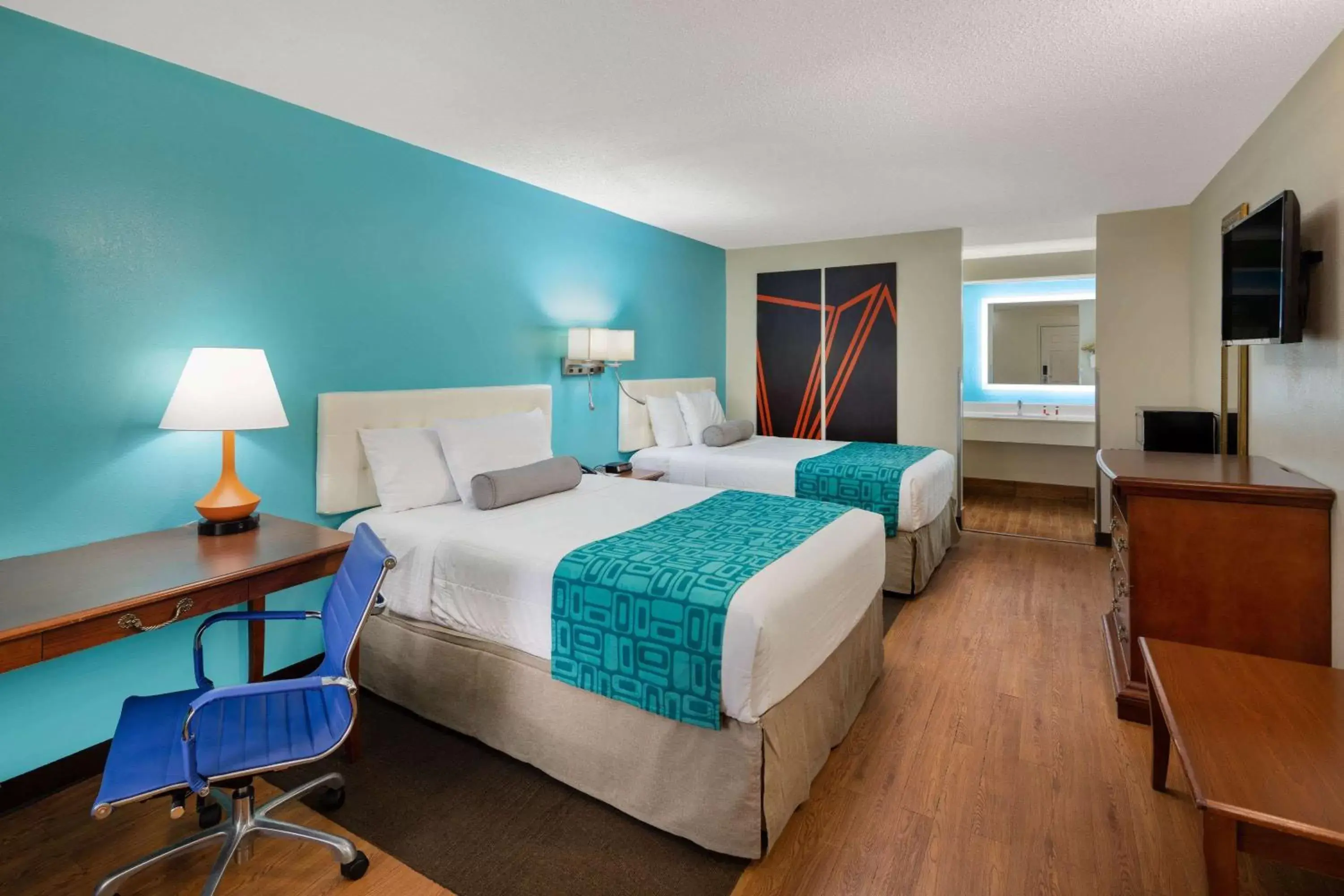 Double Room with Two Double Beds - Non-Smoking in Howard Johnson by Wyndham Savannah GA Double Room with Two Double Beds - Non-Smoking in Howard Johnson by Wyndham Savannah GA