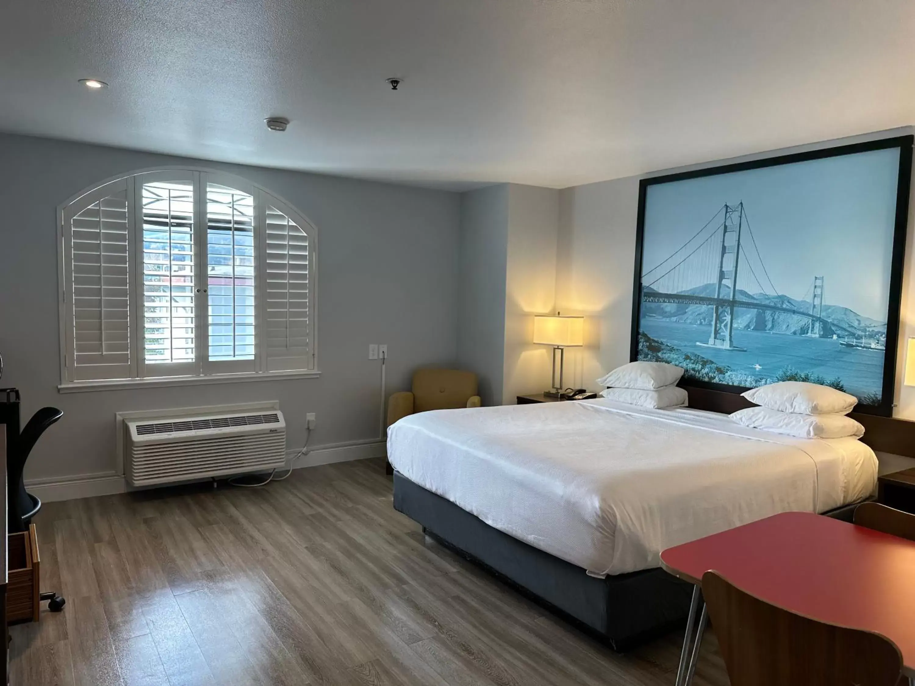 Deluxe King Room in Super 8 by Wyndham San Bruno /SF Intl Arpt West Deluxe King Room in Super 8 by Wyndham San Bruno /SF Intl Arpt West