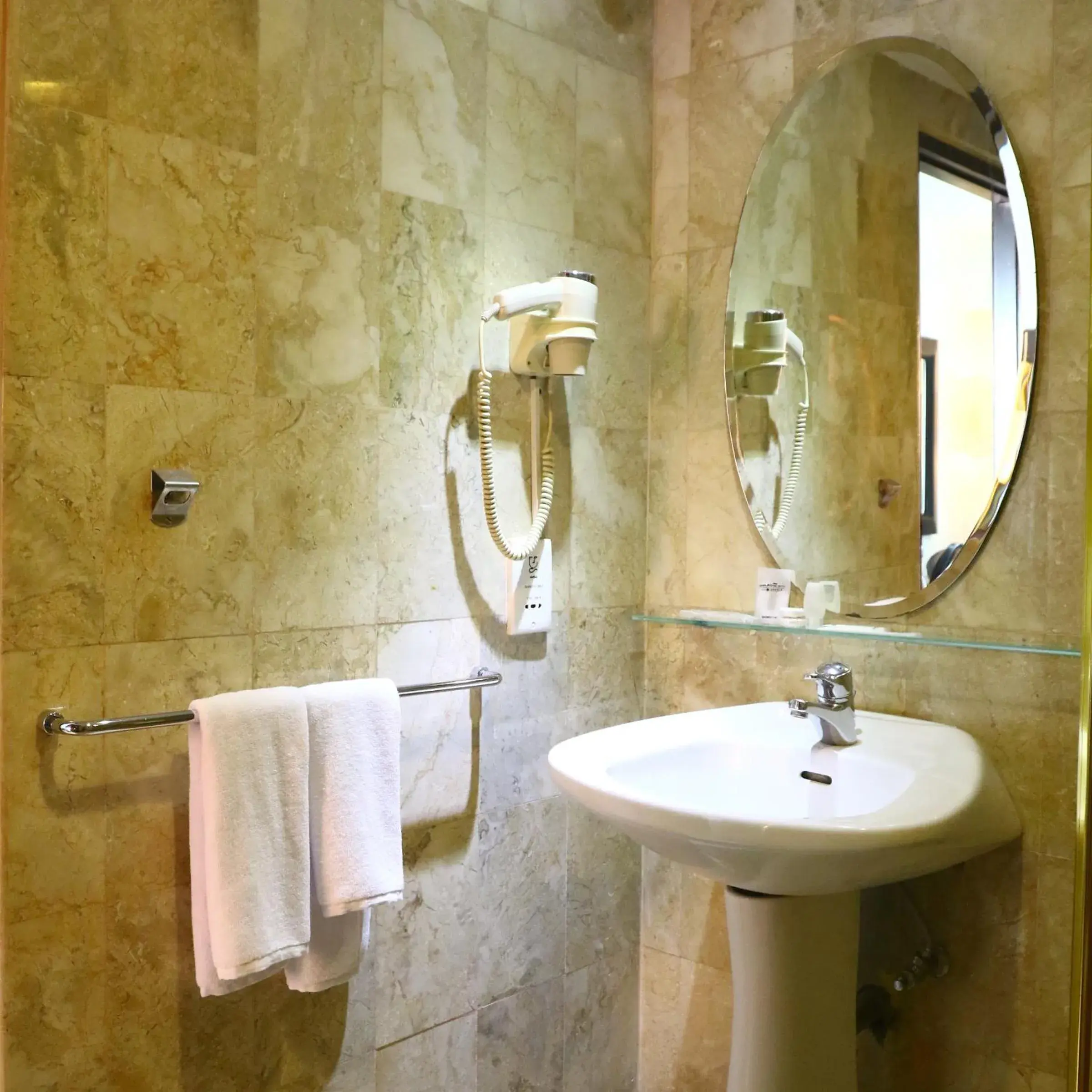 Deluxe Twin Room in Jakarta Airport Hotel Deluxe Twin Room in Jakarta Airport Hotel