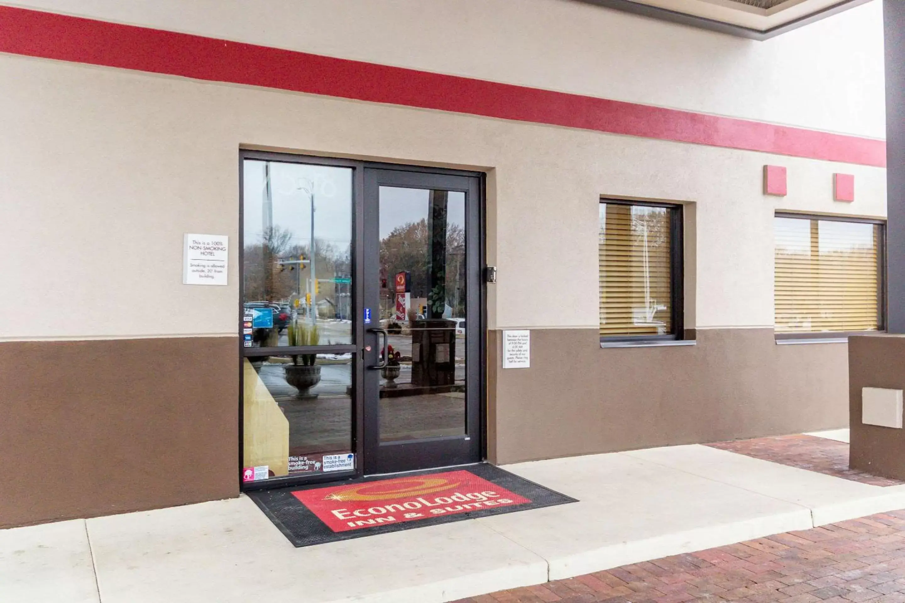 Econo Lodge Inn & Suites I-35 at Shawnee Mission Econo Lodge Inn & Suites I-35 at Shawnee Mission