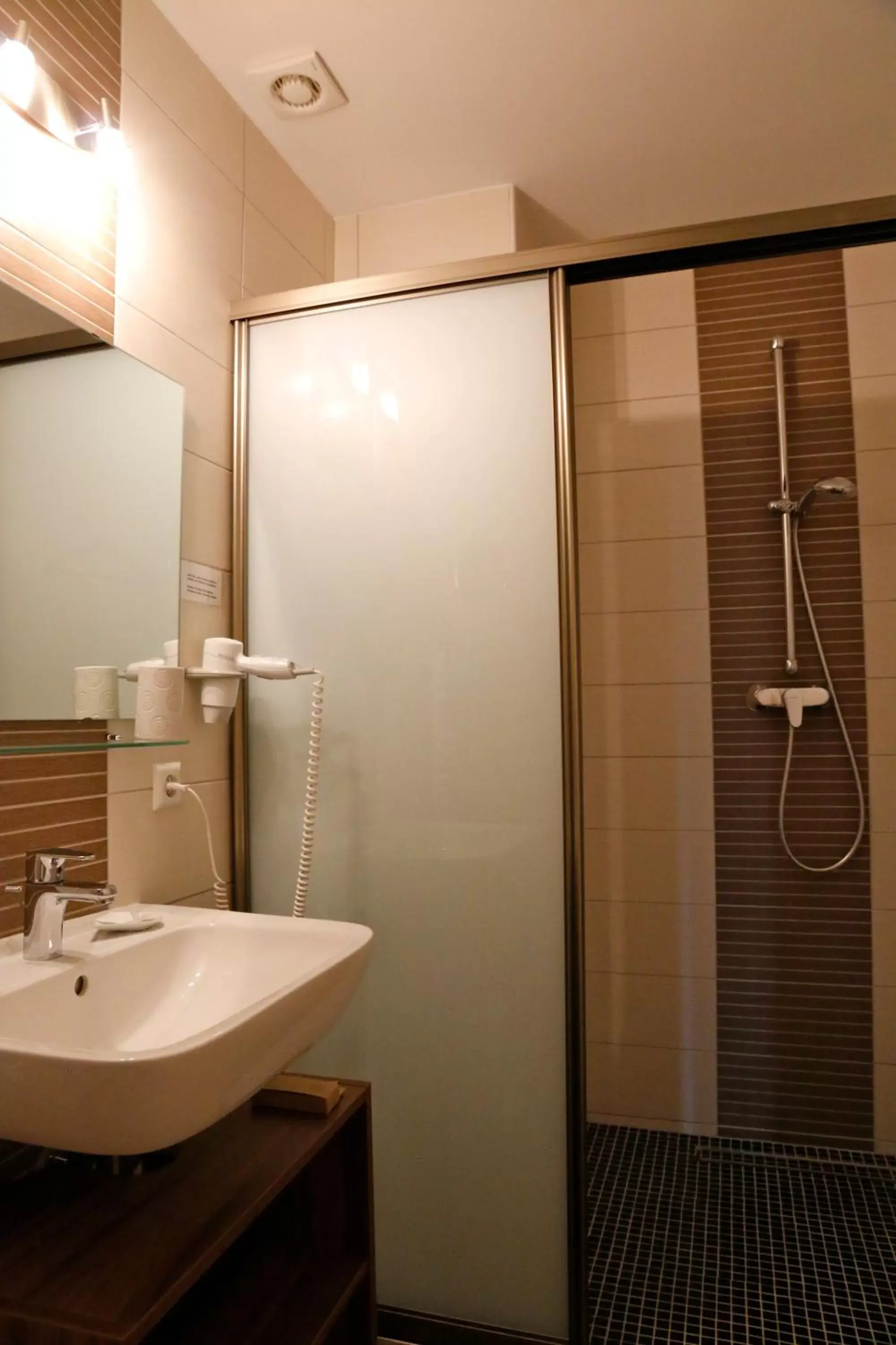 Large Single Room with Balcony in Hotel Markgräfler Hof Large Single Room with Balcony in Hotel Markgräfler Hof