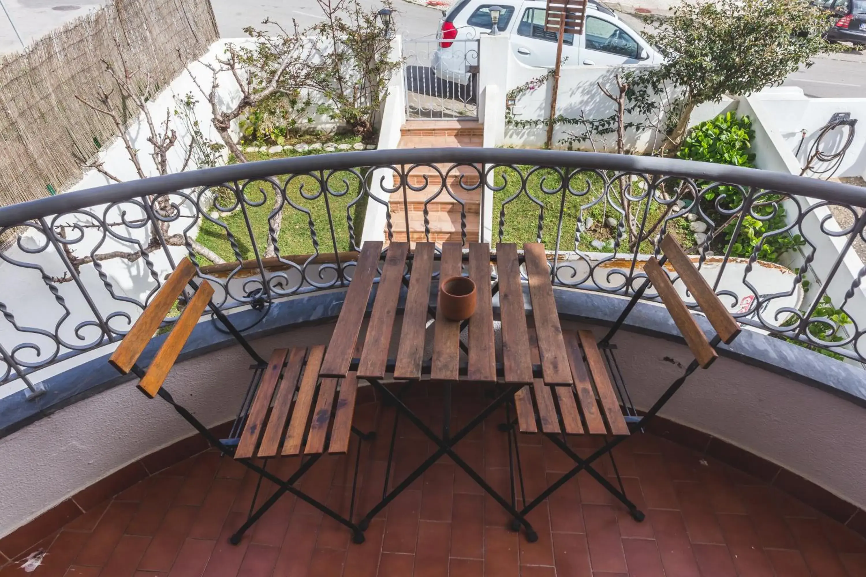 Standard Double Room with Shared Bathroom in Ericeira Chill Hill Hostel & Private Rooms - Peach Garden Standard Double Room with Shared Bathroom in Ericeira Chill Hill Hostel & Private Rooms - Peach Garden
