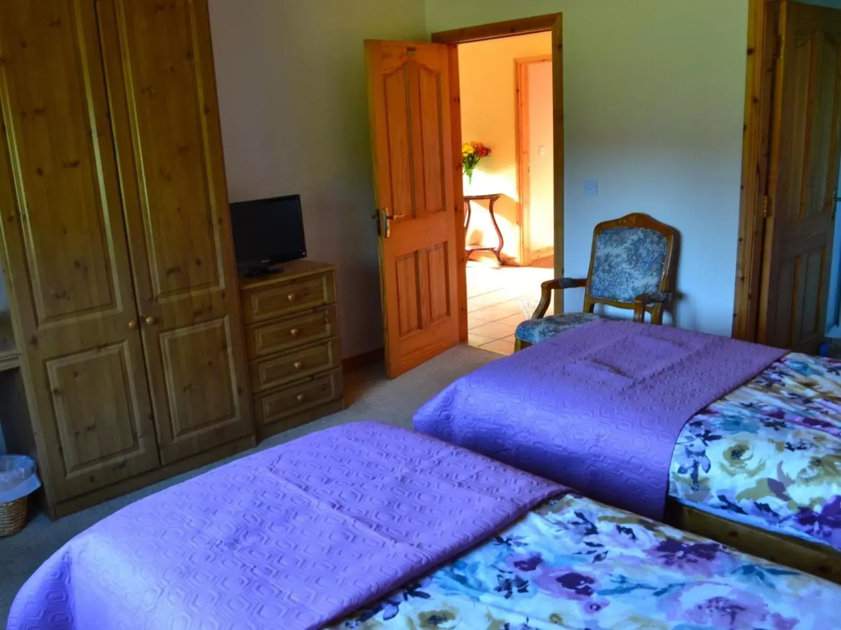 Twin Room with Private Bathroom - single occupancy in Manorview B&B Twin Room with Private Bathroom - single occupancy in Manorview B&B