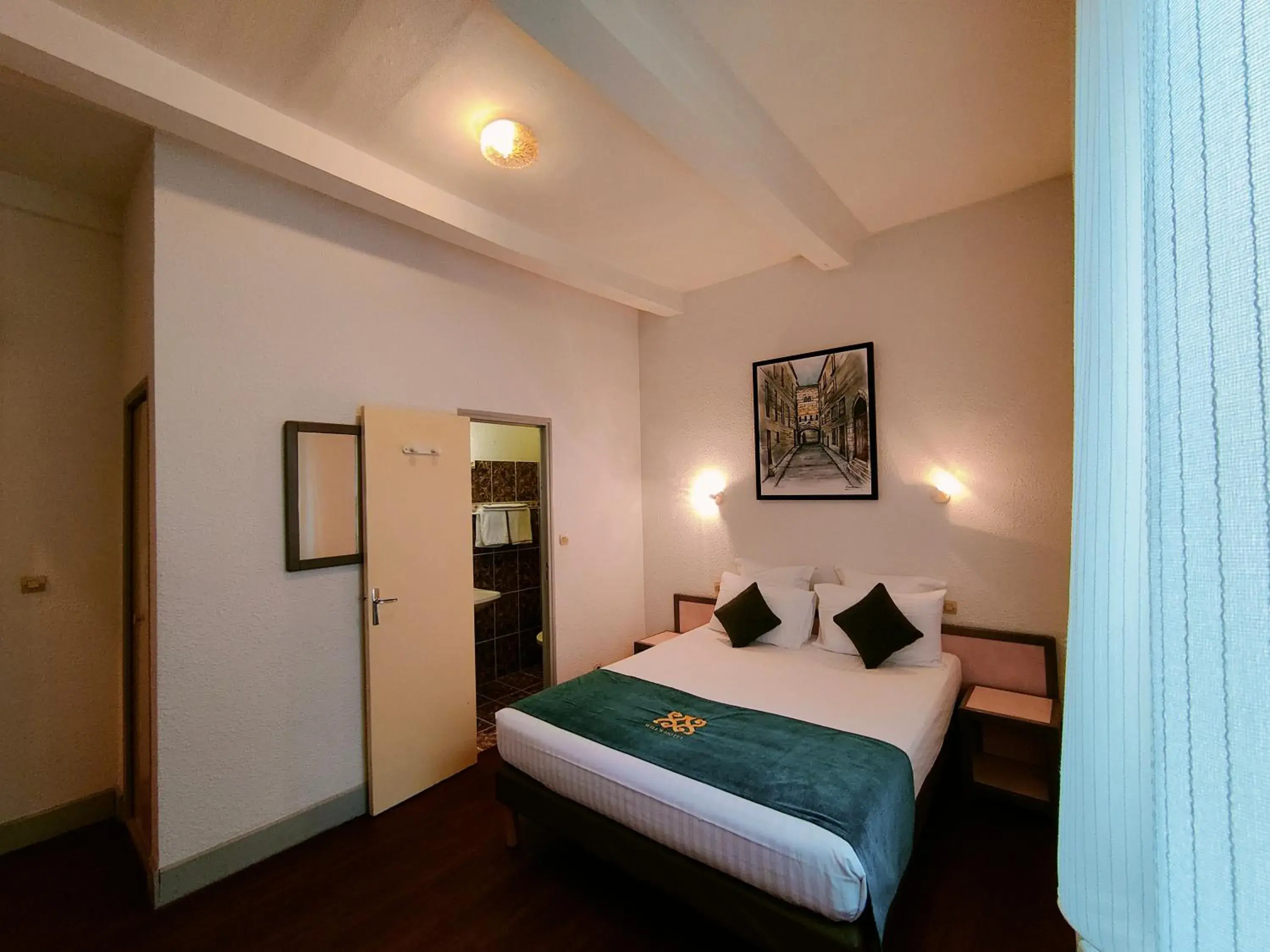 Queen Room in Will's Hotel Queen Room in Will's Hotel