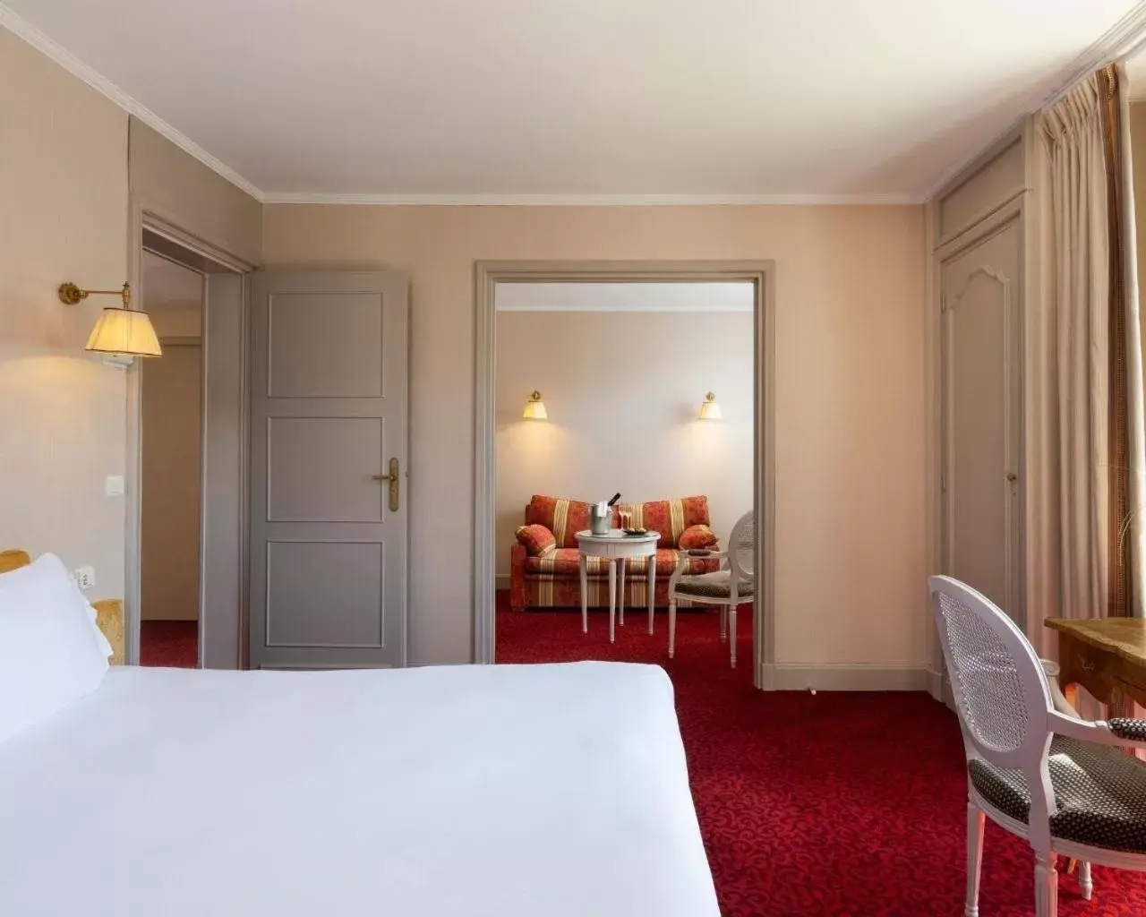 Junior Suite with Balcony and Casino & Spa Access in Hôtel Barrière le Grand Hôtel Enghien-les-Bains Junior Suite with Balcony and Casino & Spa Access in Hôtel Barrière le Grand Hôtel Enghien-les-Bains