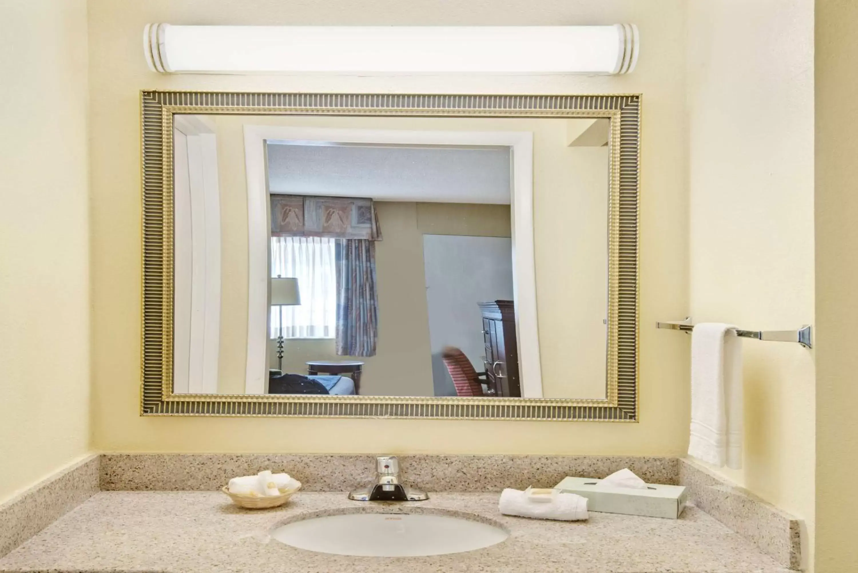 King Studio Suite - Smoking in Days Inn by Wyndham Towson King Studio Suite - Smoking in Days Inn by Wyndham Towson