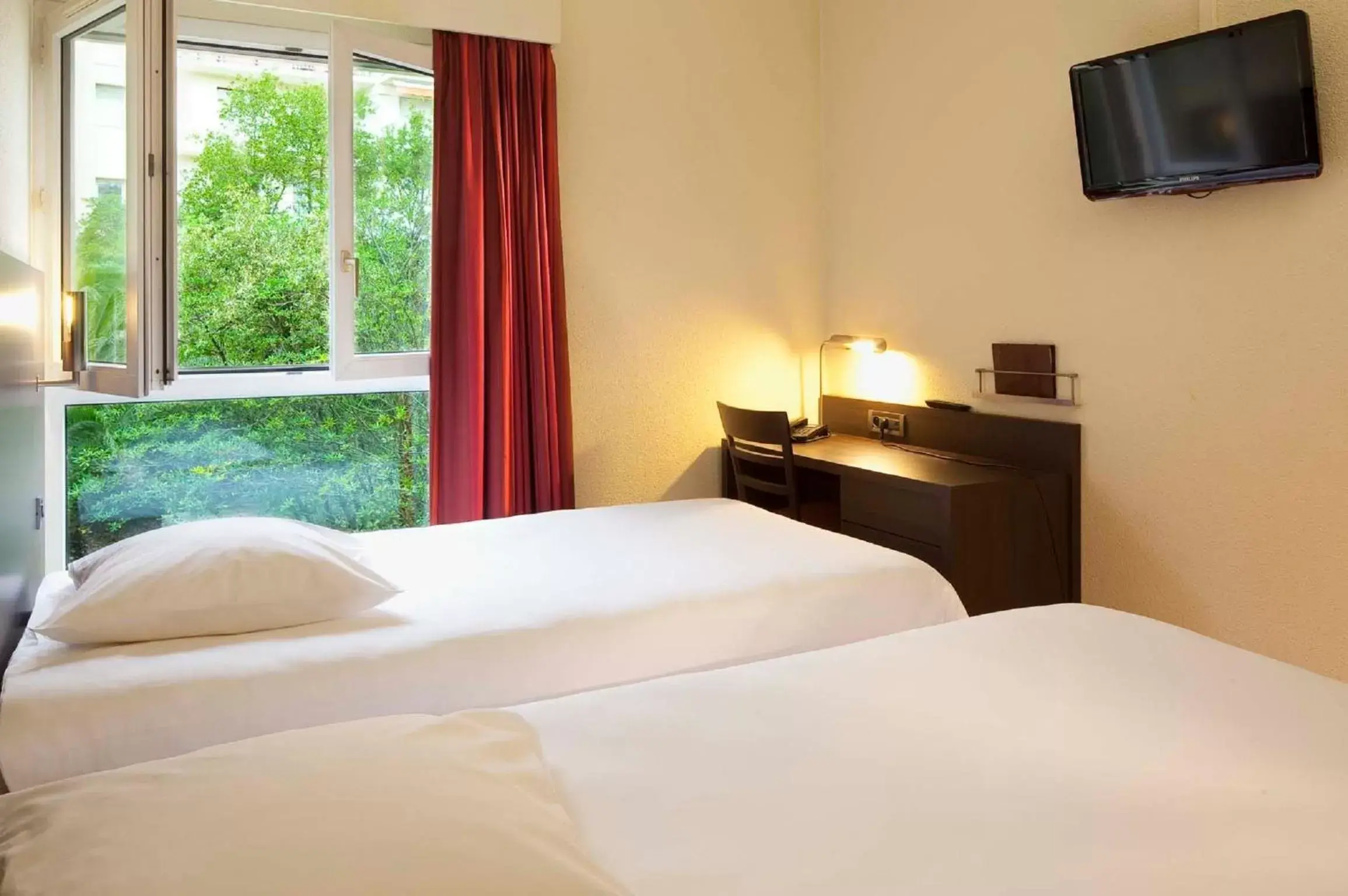 Twin Room in Escale Oceania Biarritz Twin Room in Escale Oceania Biarritz