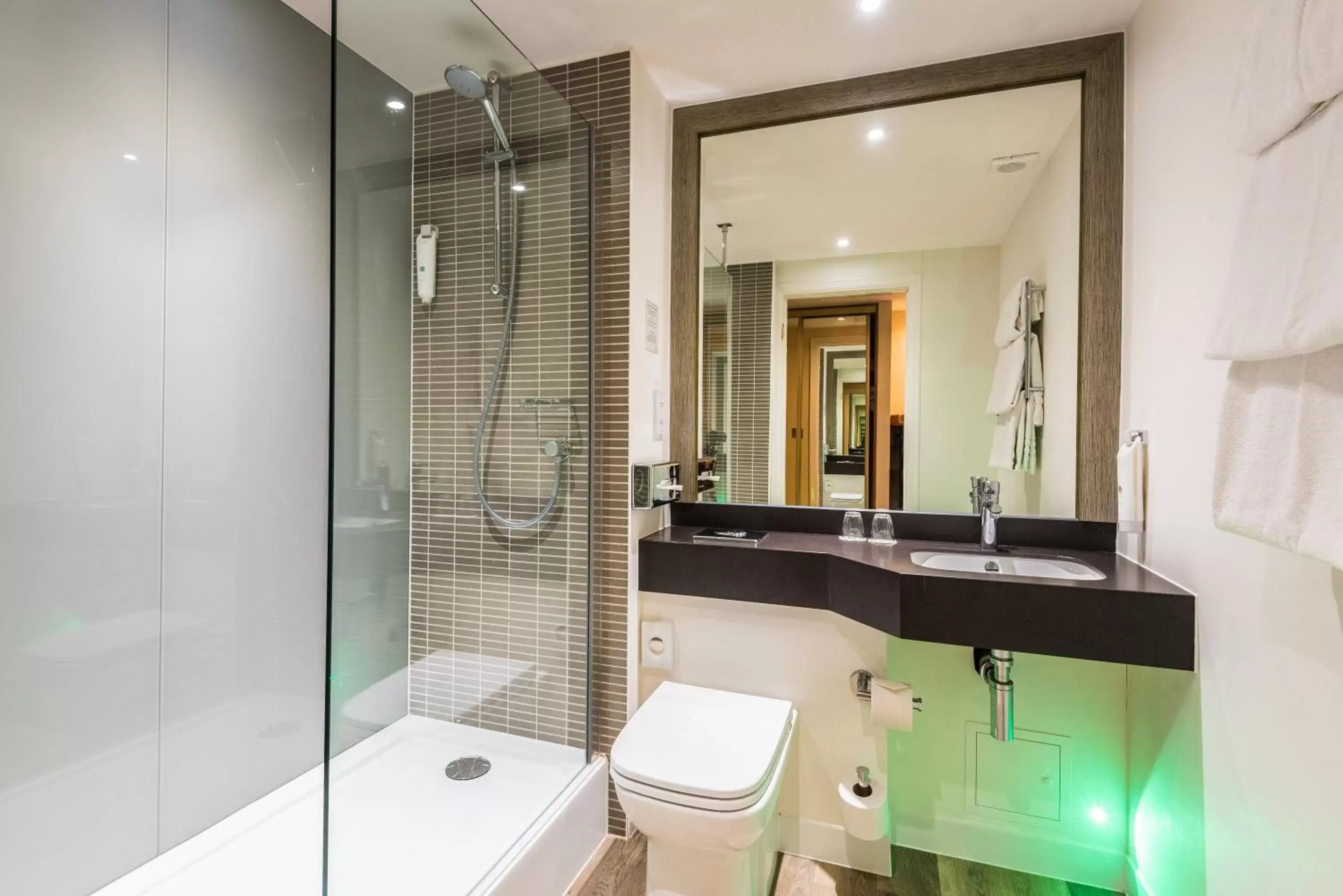 Premium Twin Room in Holiday Inn Rotherham-Sheffield M1,Jct.33, an IHG Hotel Premium Twin Room in Holiday Inn Rotherham-Sheffield M1,Jct.33, an IHG Hotel