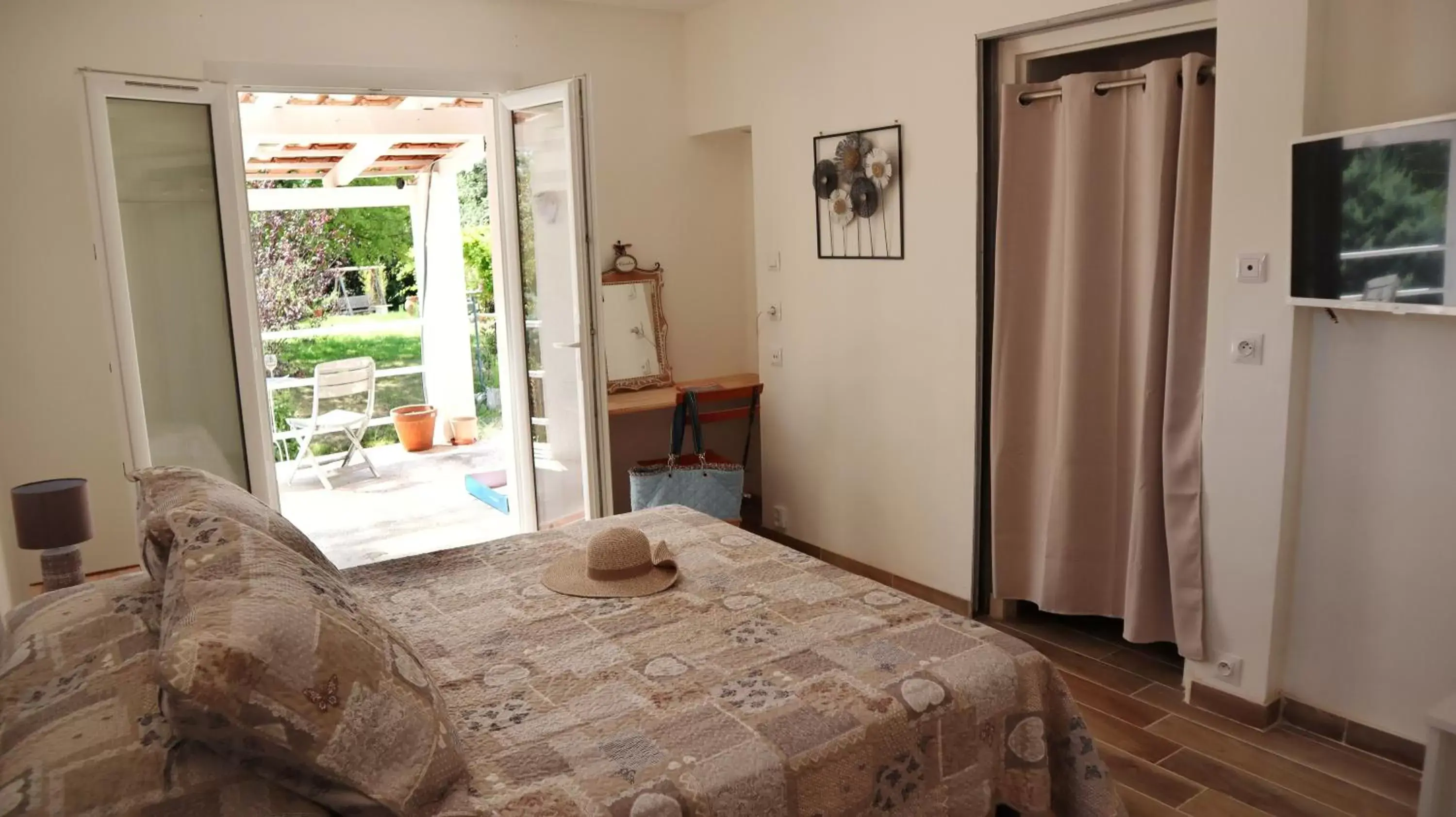 Double Room with Terrace in Le Jardin des Selves Double Room with Terrace in Le Jardin des Selves