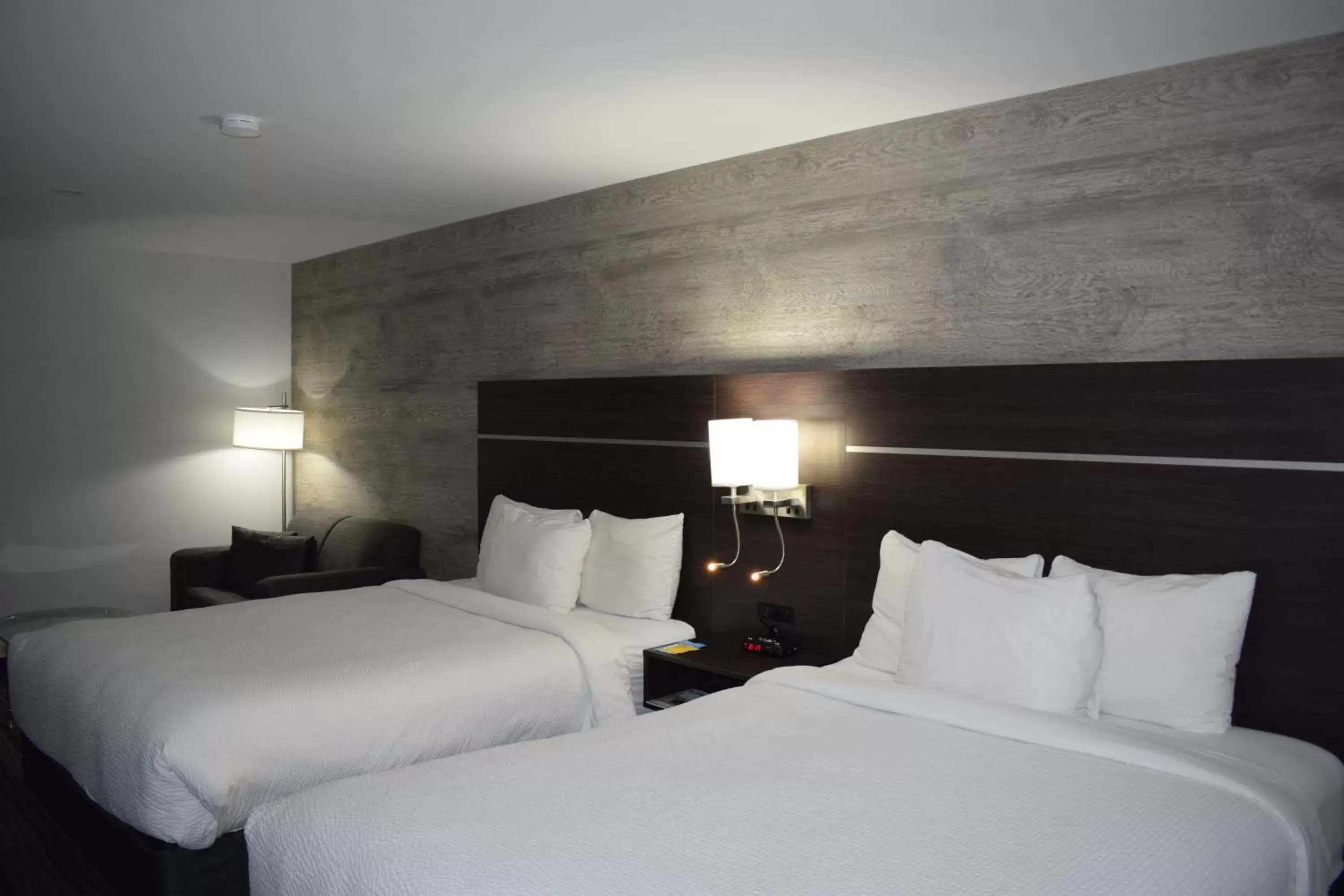 Studio with Two Queen Beds - Non-Smoking in Days Inn by Wyndham Kingston Studio with Two Queen Beds - Non-Smoking in Days Inn by Wyndham Kingston