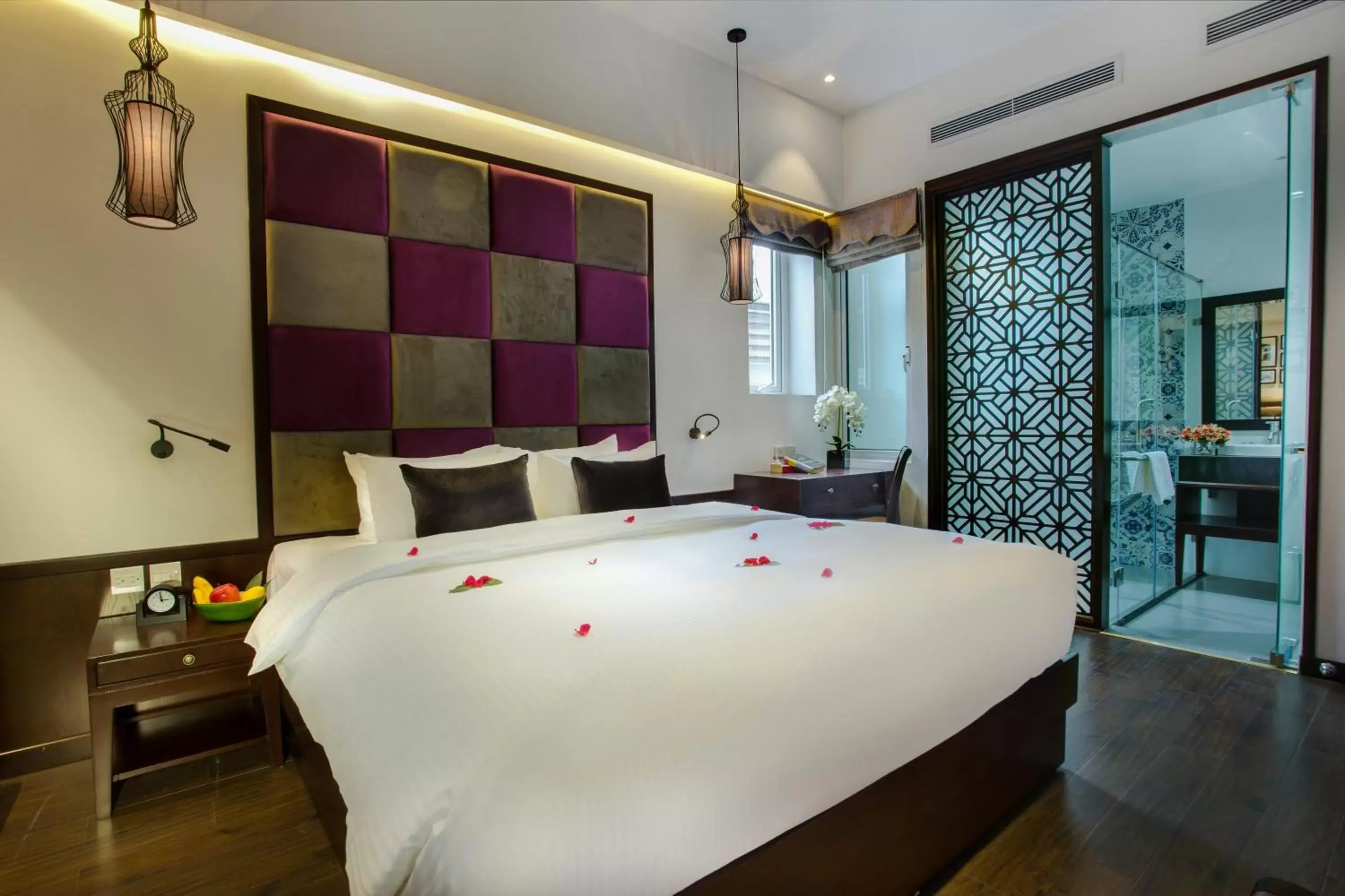 Deluxe Double or Twin Room in Hanoi Marvellous Hotel & Spa Deluxe Double or Twin Room in Hanoi Marvellous Hotel & Spa