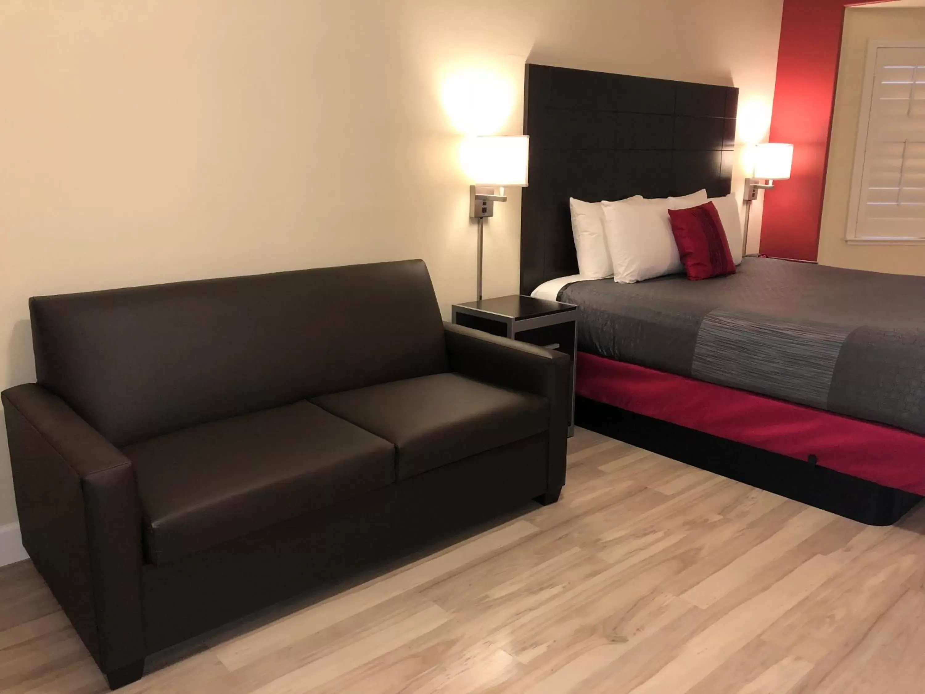 King Suite with Sofa Bed in Gateway Inn and Suites San Francisco SFO Airport King Suite with Sofa Bed in Gateway Inn and Suites San Francisco SFO Airport