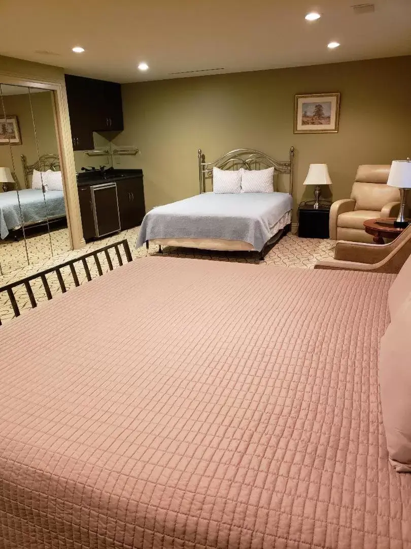 King Suite in Mill Creek Gardens King Suite in Mill Creek Gardens