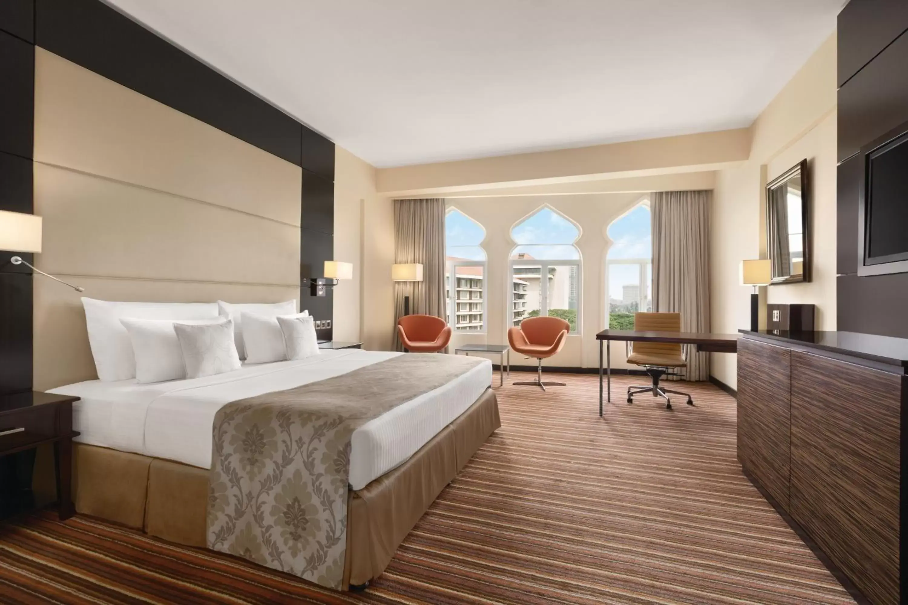 Deluxe King Room in Ramada Colombo Deluxe King Room in Ramada Colombo