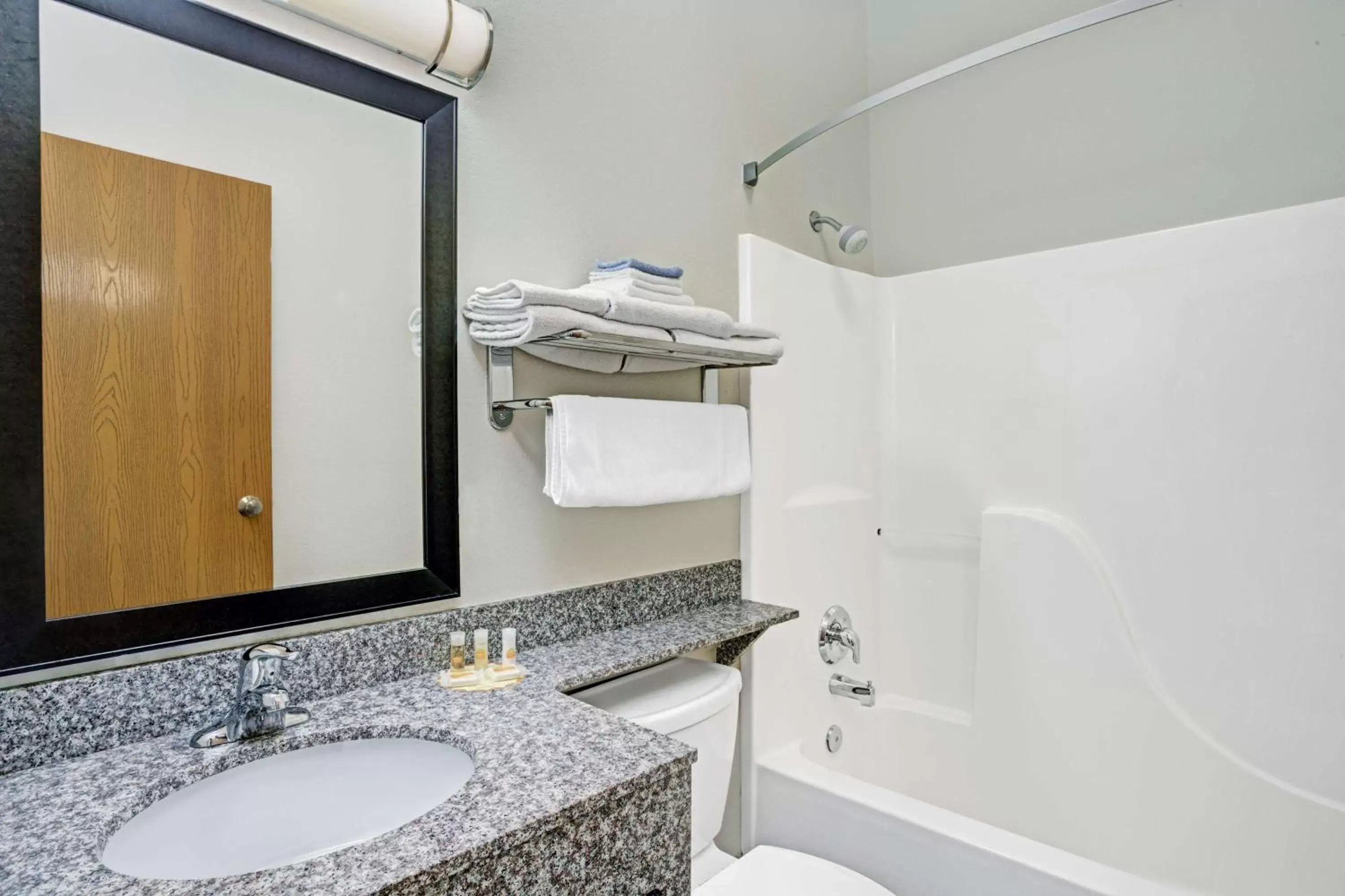 King Room - Non-Smoking in Days Inn & Suites by Wyndham Page Lake Powell King Room - Non-Smoking in Days Inn & Suites by Wyndham Page Lake Powell