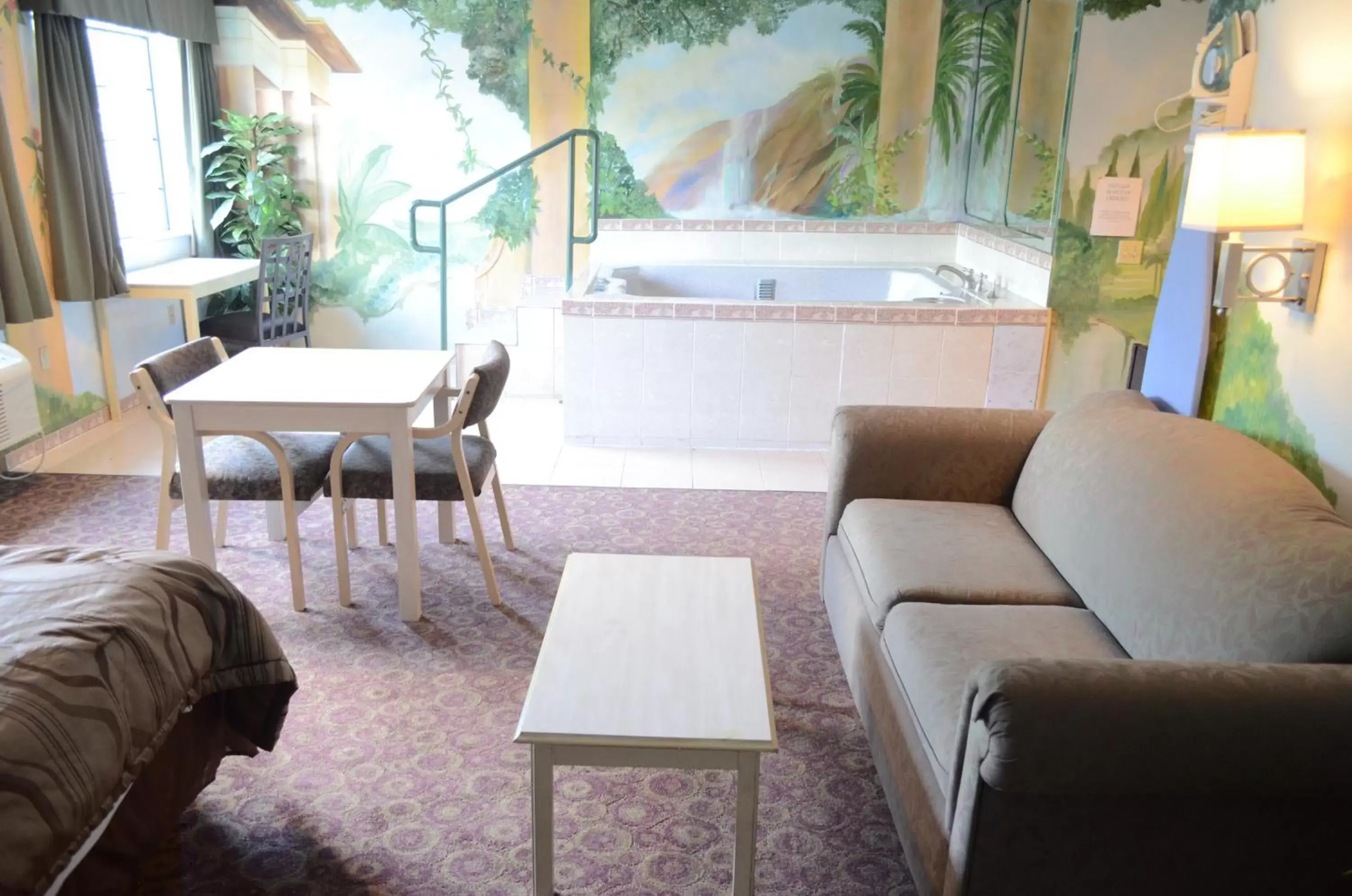 Deluxe Suite with Spa Bath - Smoking in Scottish Inn and Suites NRG Park/Texas Medical Center - Houston Deluxe Suite with Spa Bath - Smoking in Scottish Inn and Suites NRG Park/Texas Medical Center - Houston